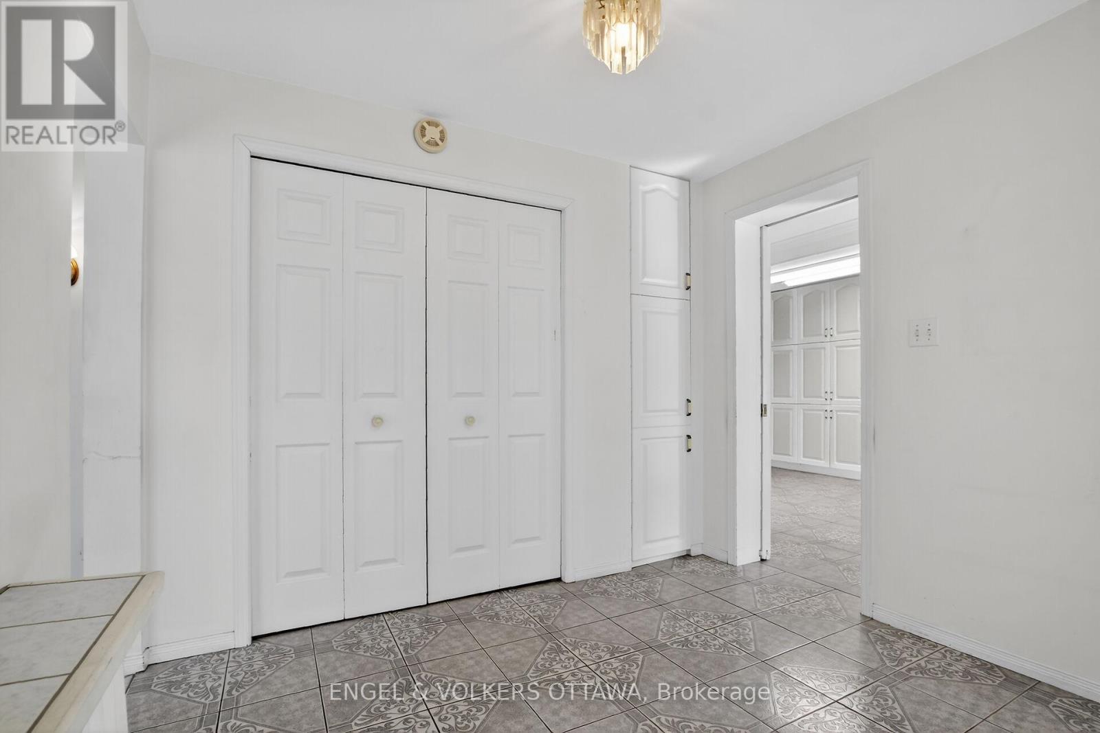 193 Cunningham Avenue S, Ottawa, Ontario K1H 6A7 - Photo 6 - X12983014