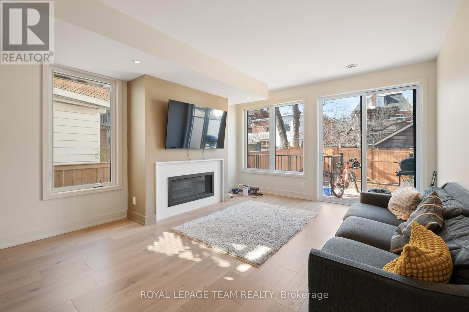 B - 13 Fifth Avenue, Ottawa, Ontario  K1S 2M2 - Photo 5 - X12983266