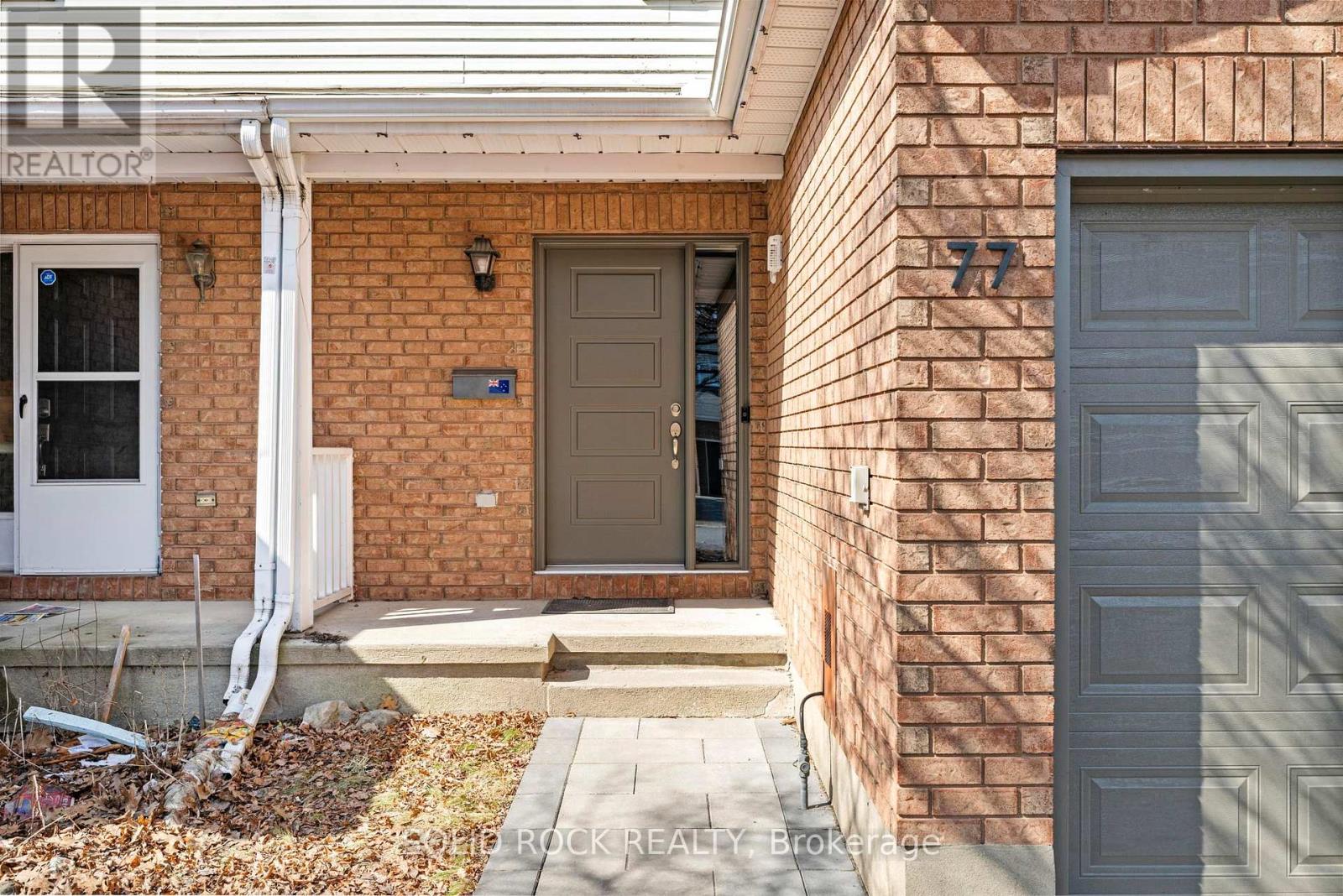 77 Markland Crescent, Ottawa, Ontario  K2G 5Z6 - Photo 3 - X12983268