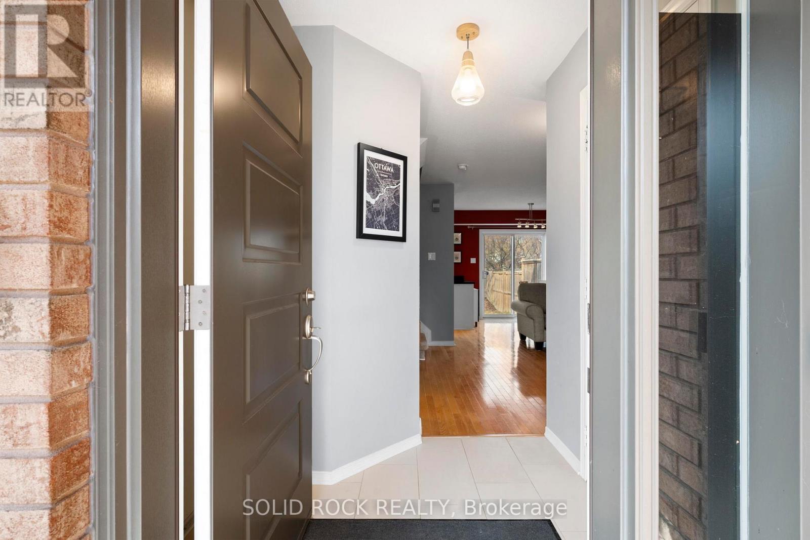 77 Markland Crescent, Ottawa, Ontario  K2G 5Z6 - Photo 5 - X12983268