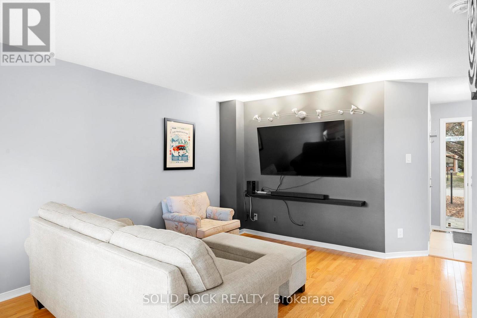 77 Markland Crescent, Ottawa, Ontario  K2G 5Z6 - Photo 8 - X12983268