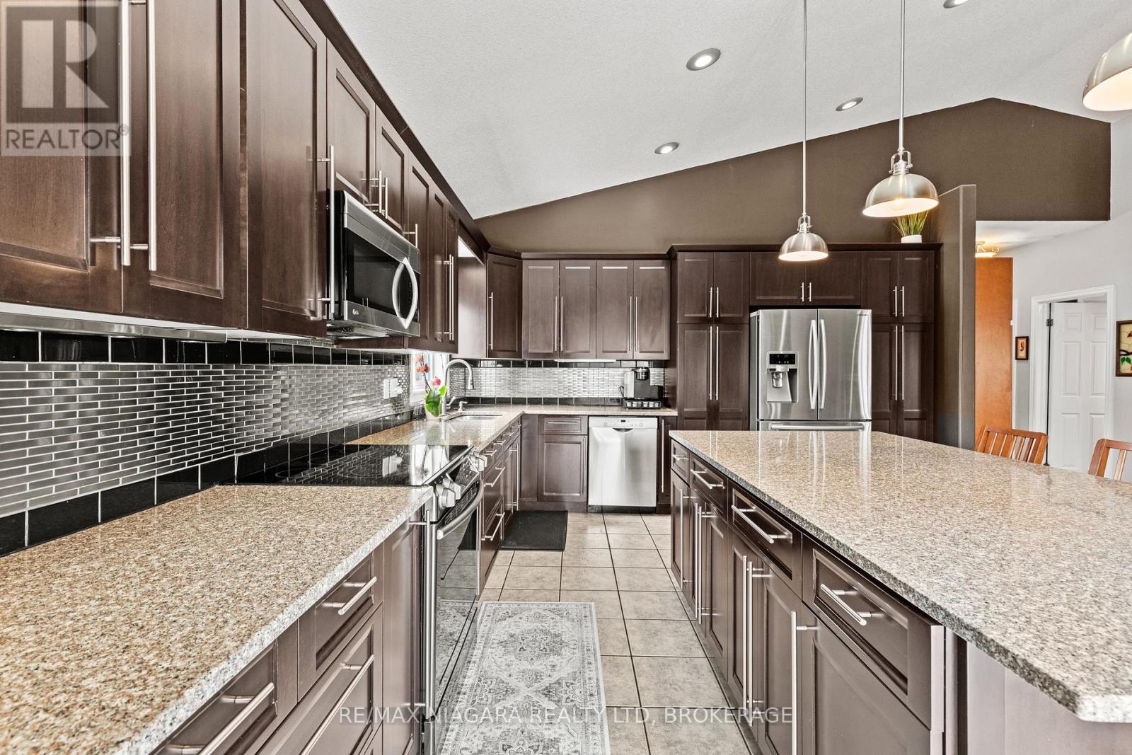 7852 Charnwood Avenue, Niagara Falls, Ontario  L2H 3E2 - Photo 15 - X12983122