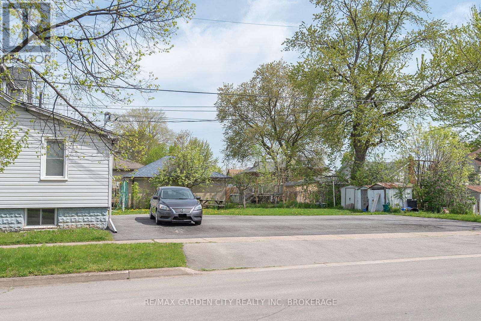 99 Beatrice Street, Welland, Ontario  L3B 2Z2 - Photo 2 - X12983216