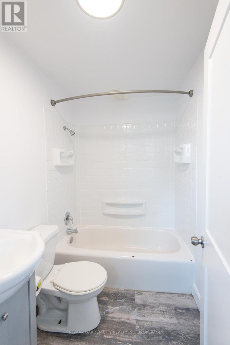 99 Beatrice Street, Welland, Ontario  L3B 2Z2 - Photo 5 - X12983216