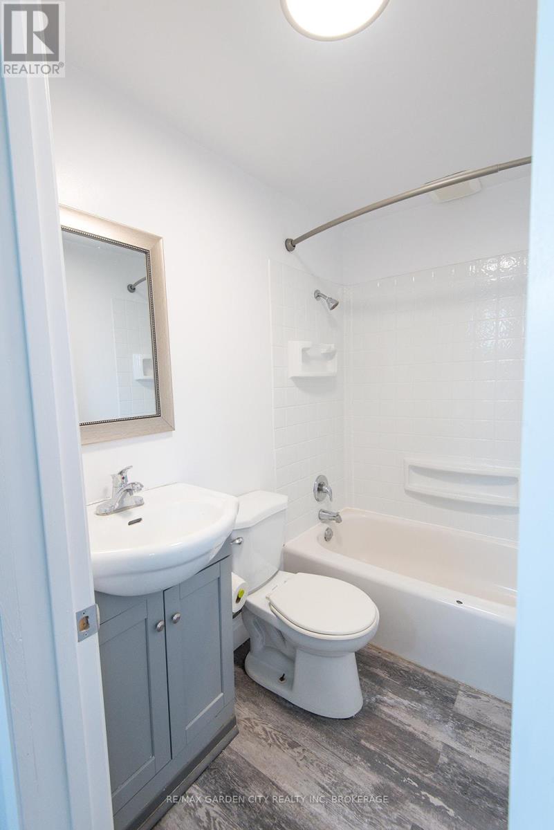 99 Beatrice Street, Welland, Ontario  L3B 2Z2 - Photo 6 - X12983216