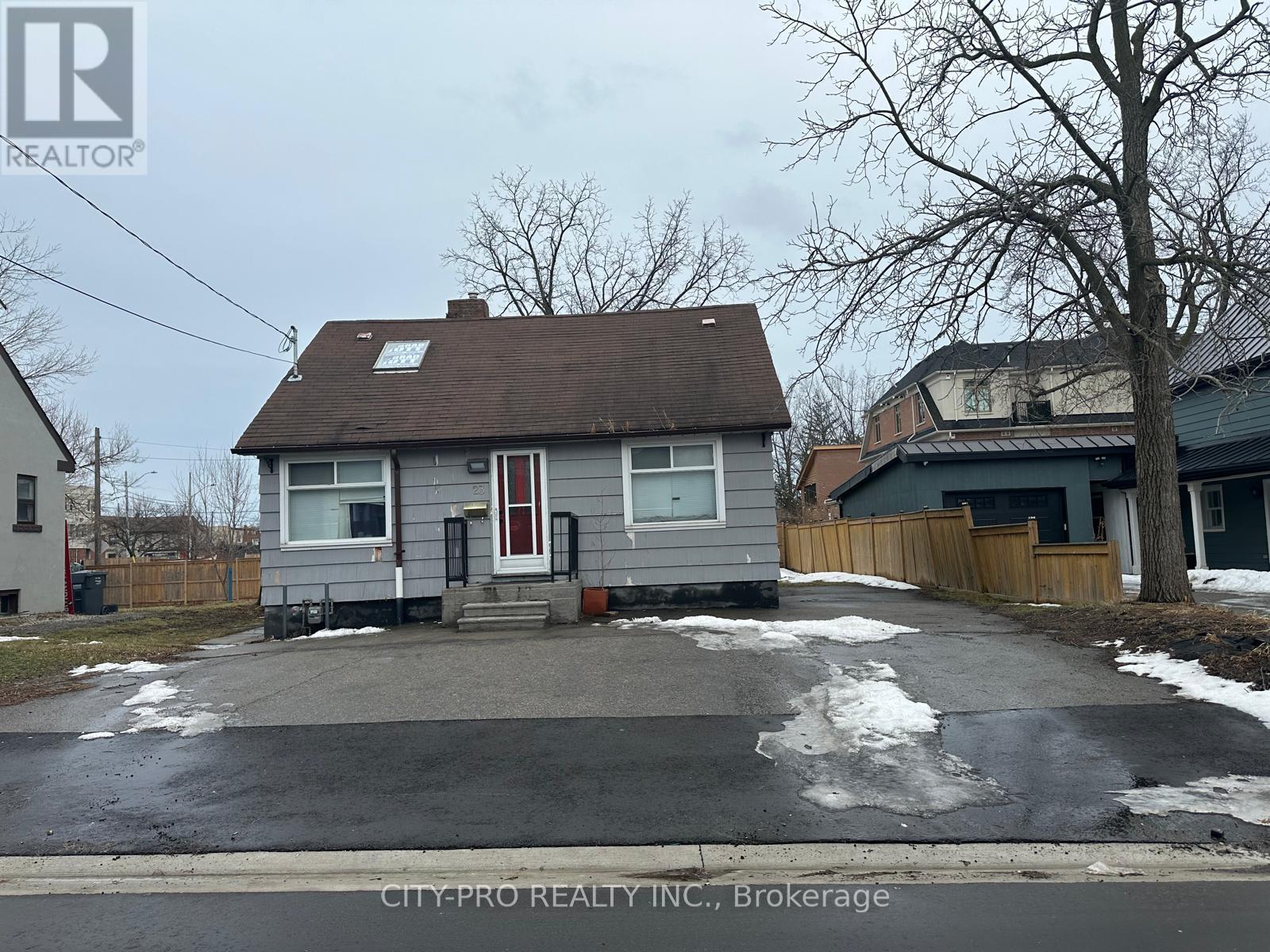 23 PEARL STREET, Mississauga, Ontario