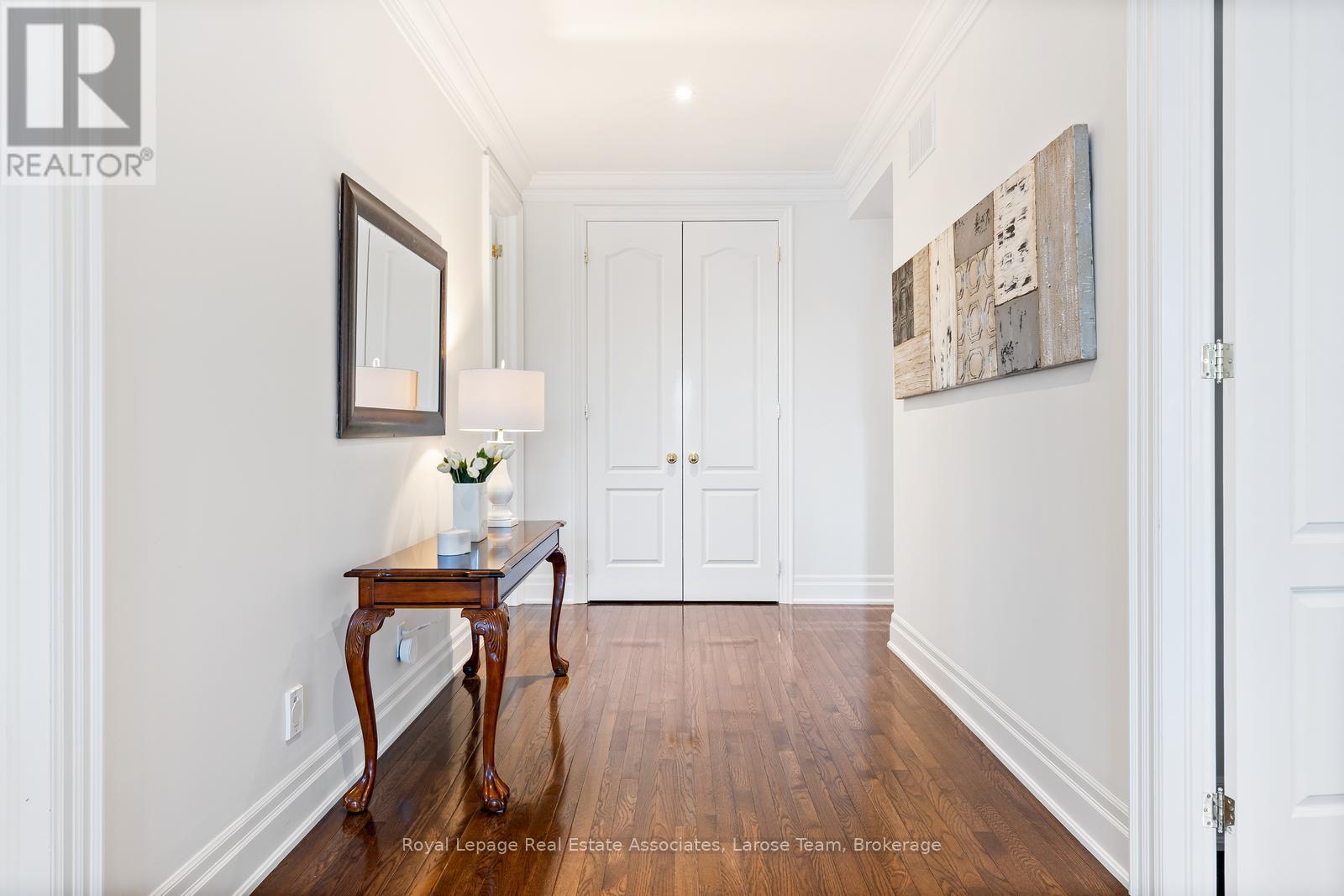 562 Gladwyne Court, Mississauga, Ontario  L5H 4L4 - Photo 23 - W12856138