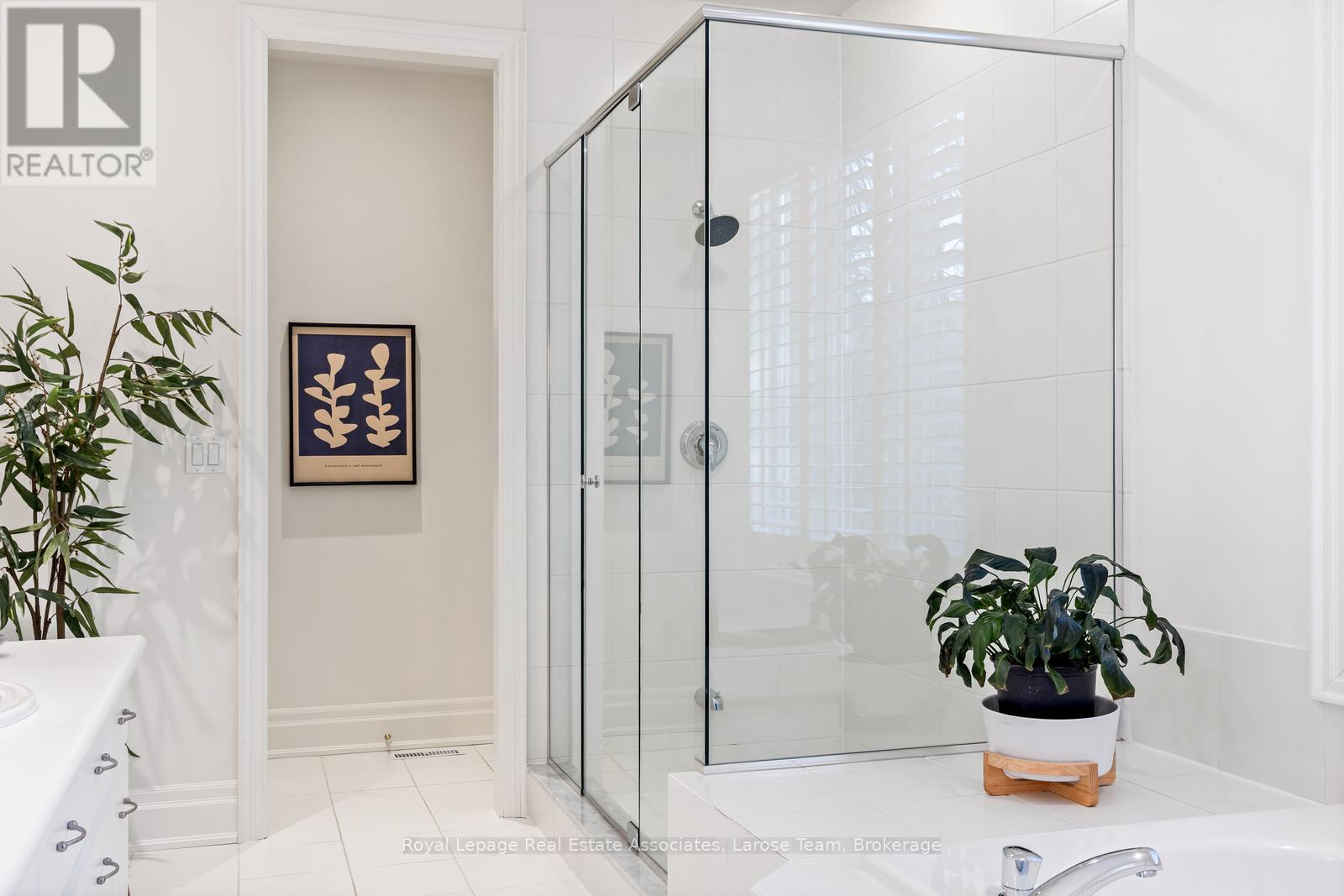 562 Gladwyne Court, Mississauga, Ontario  L5H 4L4 - Photo 32 - W12856138