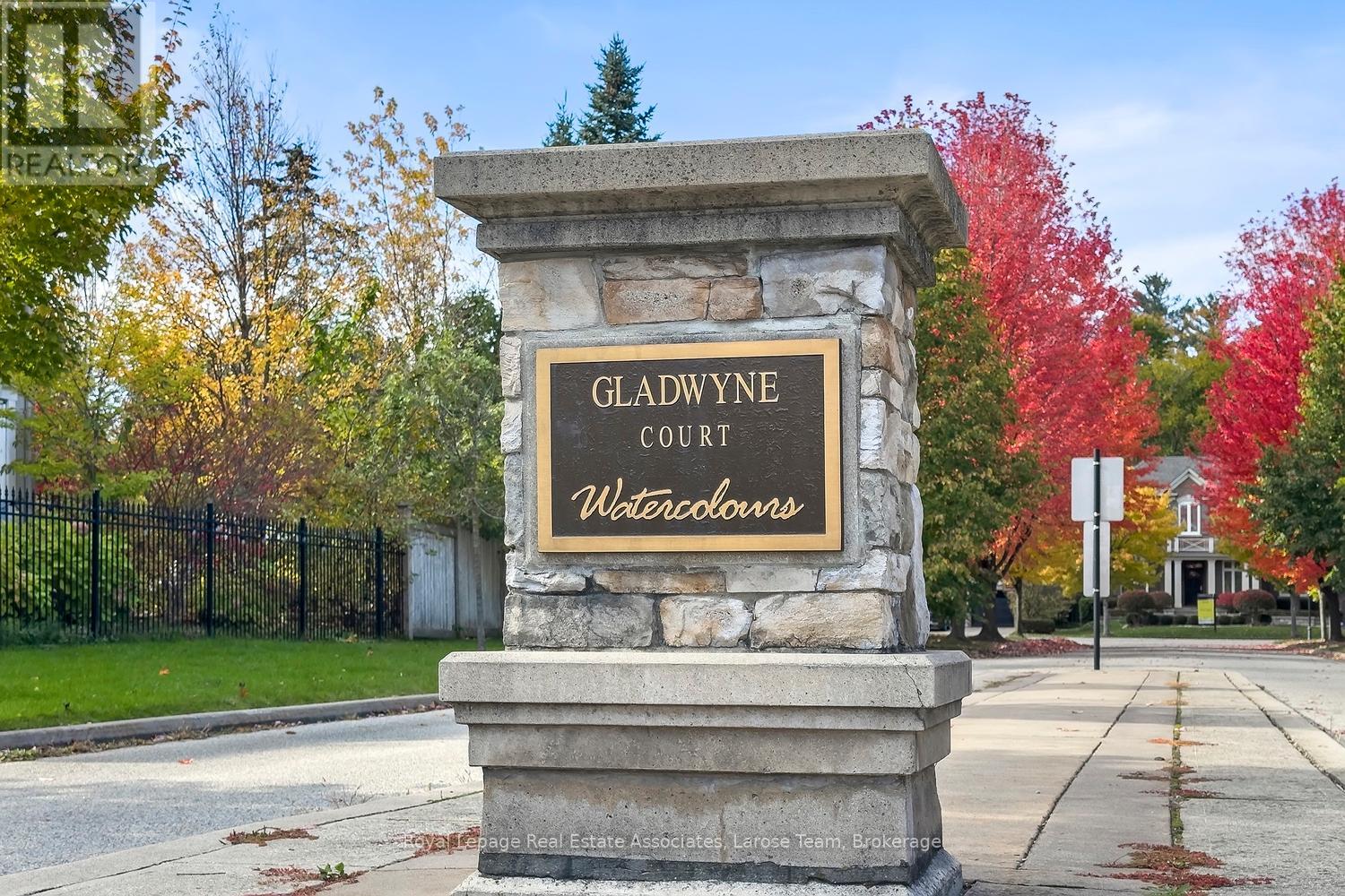 562 Gladwyne Court, Mississauga, Ontario  L5H 4L4 - Photo 3 - W12856138