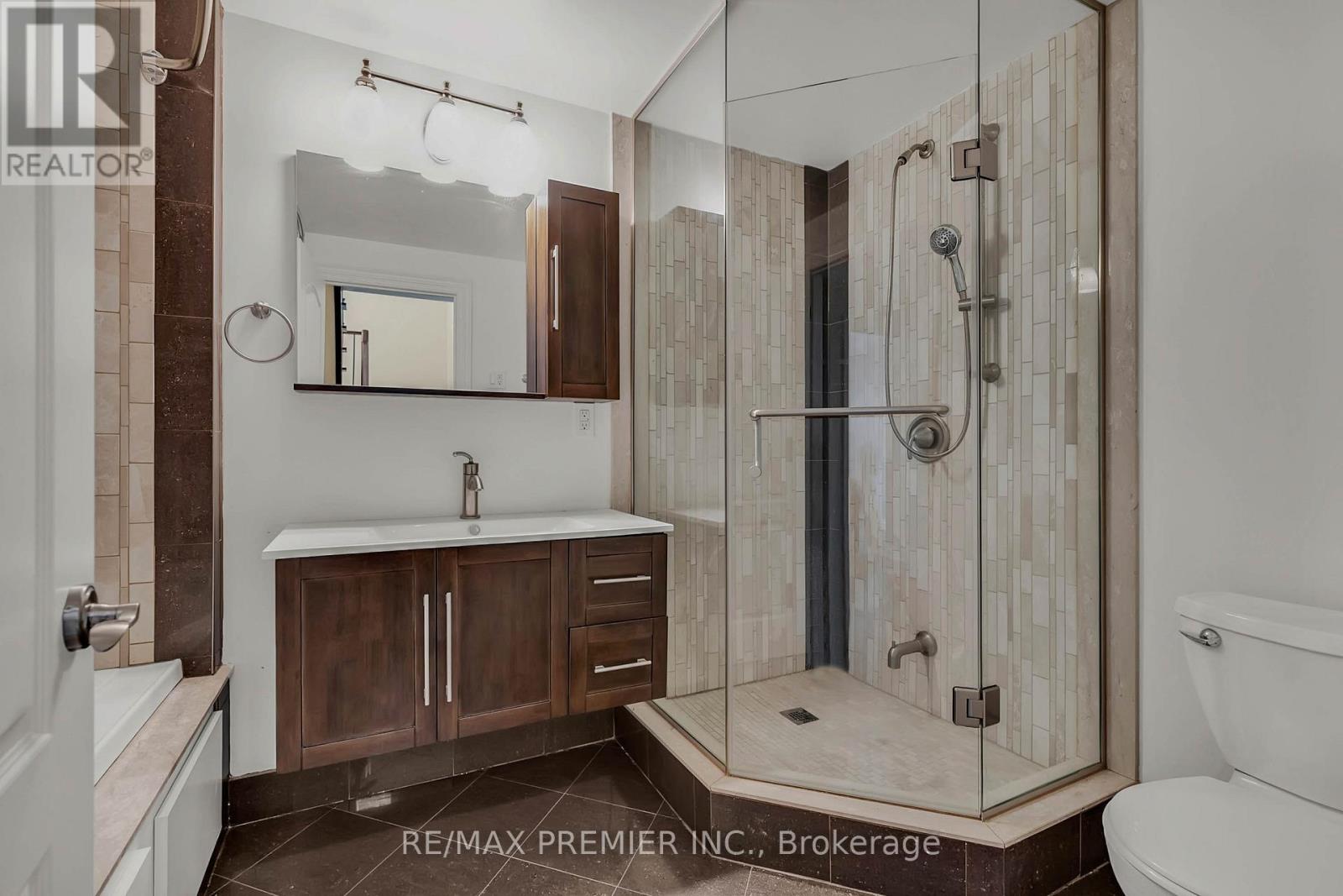 215 Grace Street, Toronto, Ontario  M6G 3A7 - Photo 21 - C12971848