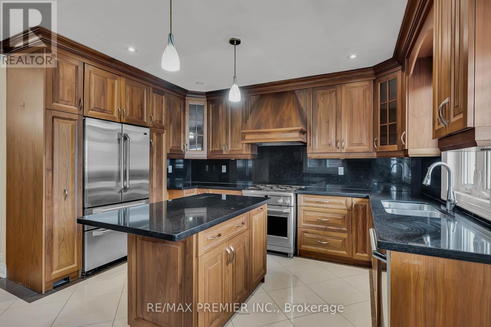 215 Grace Street, Toronto, Ontario  M6G 3A7 - Photo 14 - C12971848