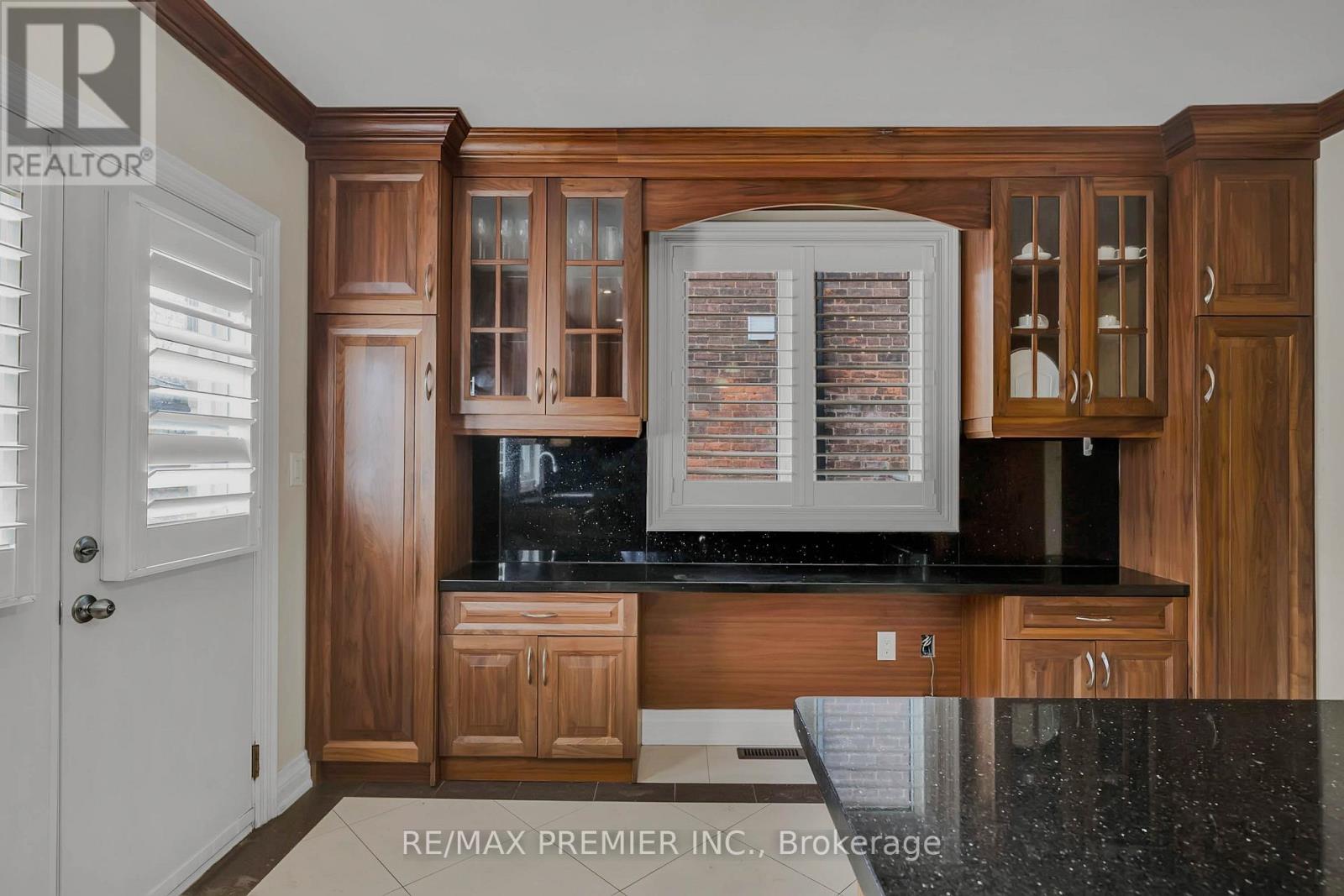 215 Grace Street, Toronto, Ontario  M6G 3A7 - Photo 15 - C12971848