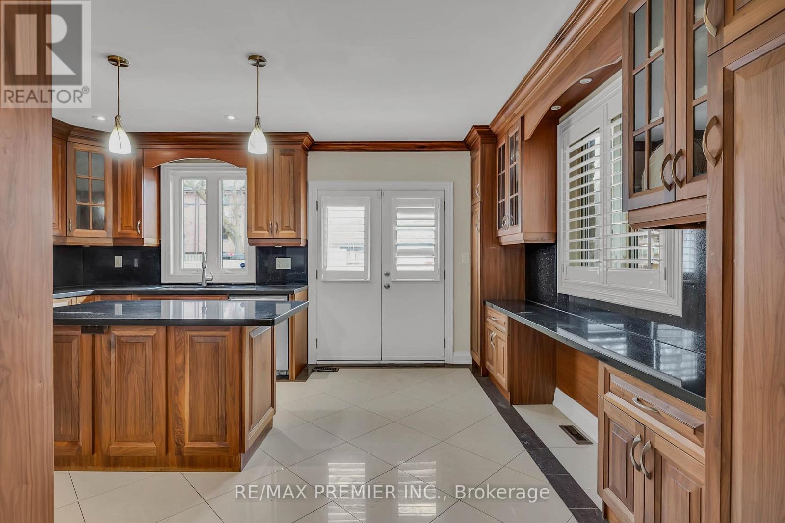 215 Grace Street, Toronto, Ontario  M6G 3A7 - Photo 13 - C12971848