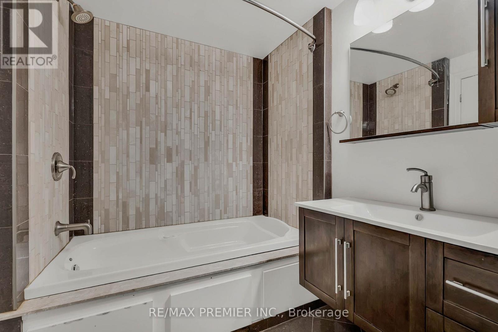 215 Grace Street, Toronto, Ontario  M6G 3A7 - Photo 22 - C12971848