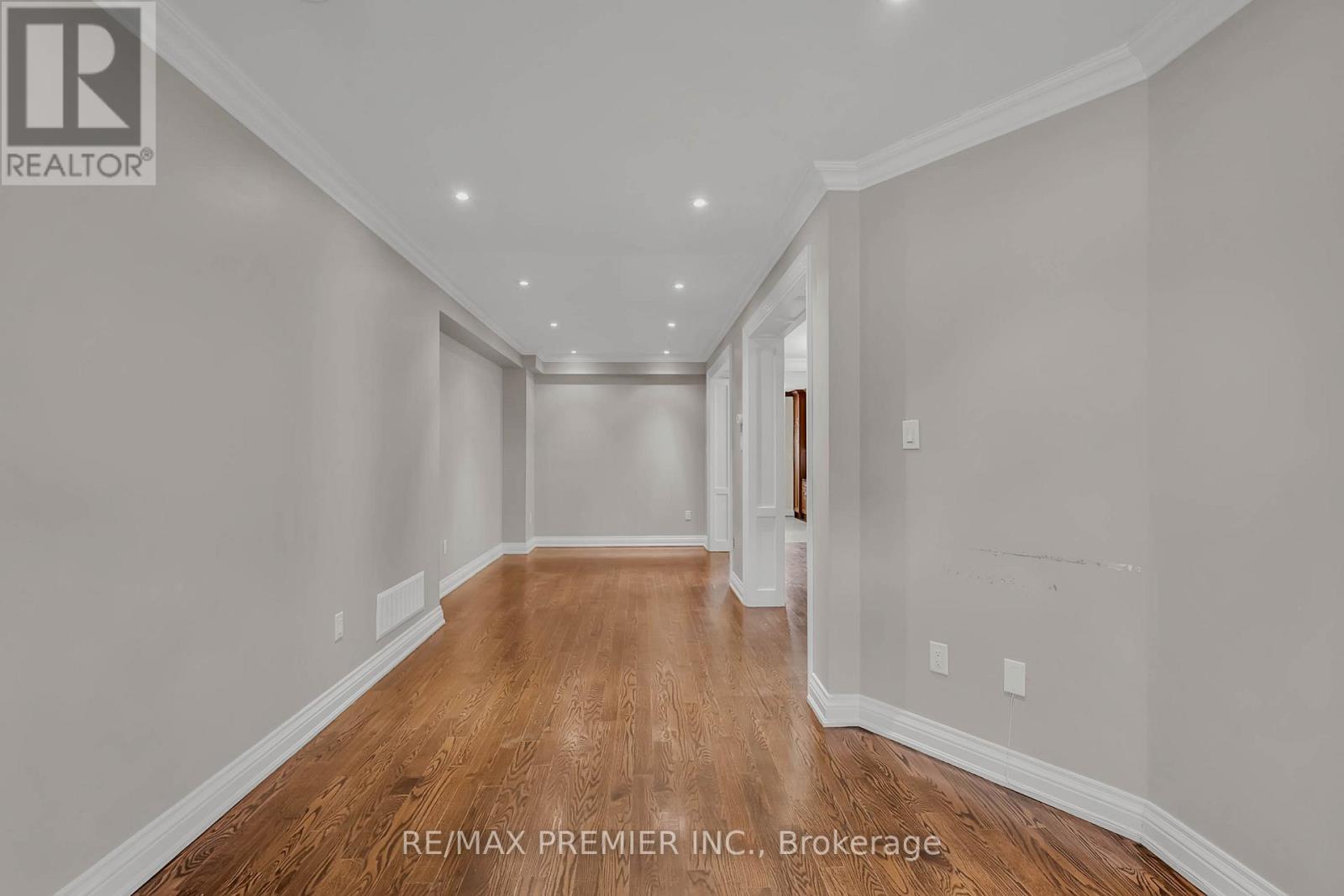 215 Grace Street, Toronto, Ontario  M6G 3A7 - Photo 8 - C12971848