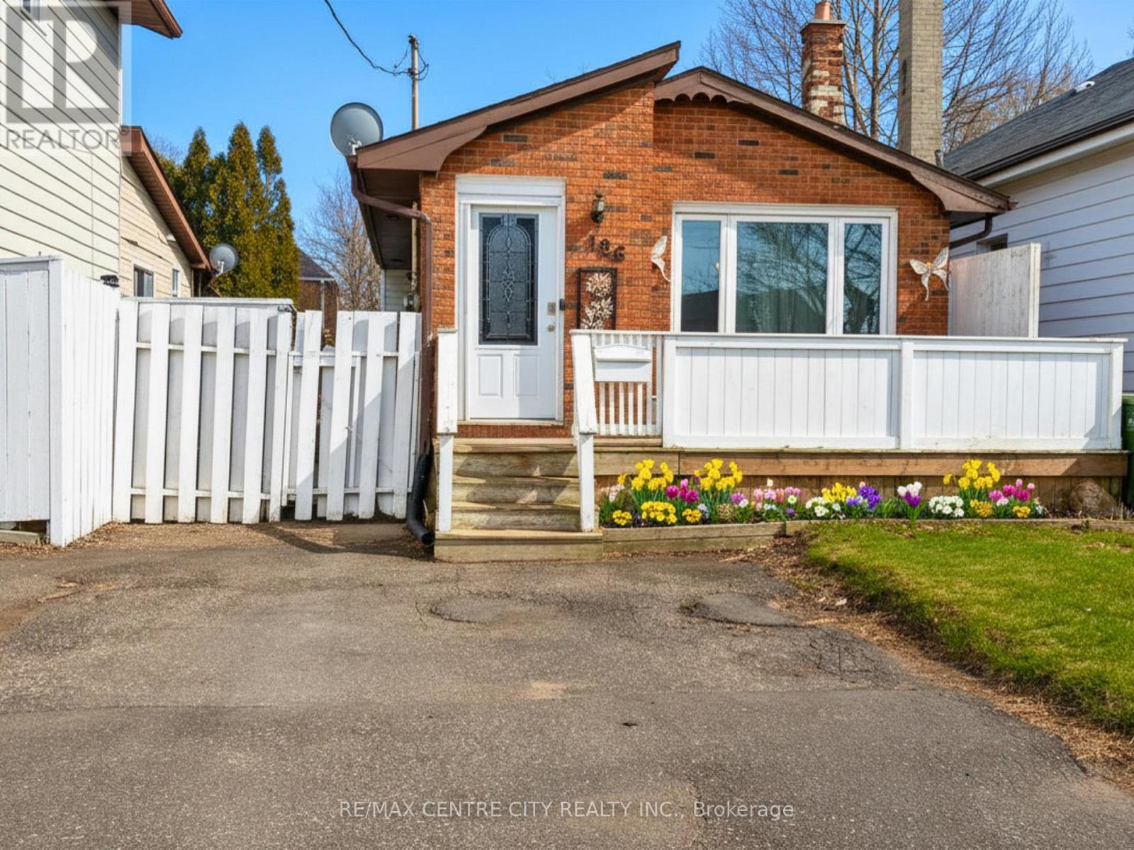 186 CENTRE STREET, St. Thomas, Ontario