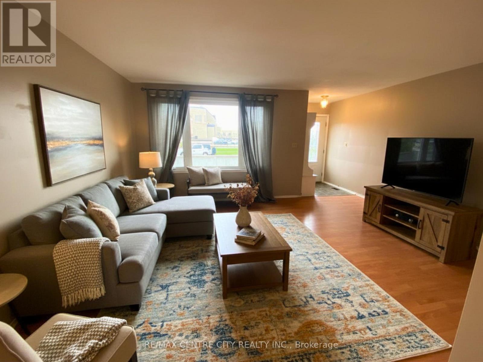 186 Centre Street, St. Thomas, Ontario  N5R 3A4 - Photo 4 - X12761786