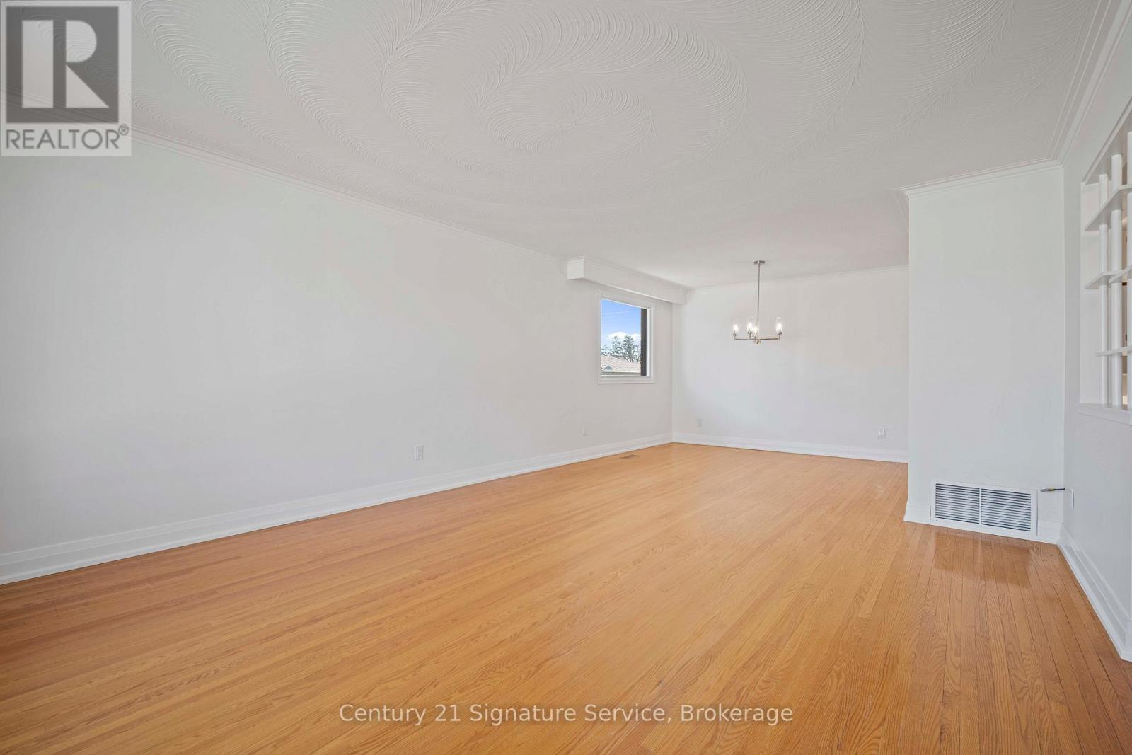 2362 Denise Road, Mississauga, Ontario  L4X 1J4 - Photo 6 - W12981388