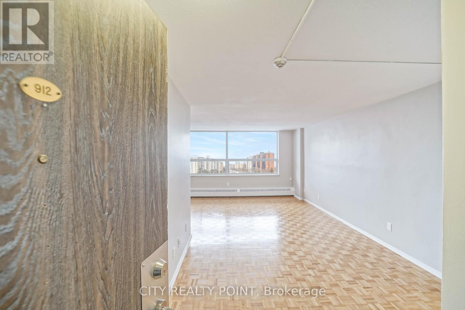 912 - 6200 Bathurst Street, Toronto, Ontario  M2R 2A3 - Photo 2 - C12983036