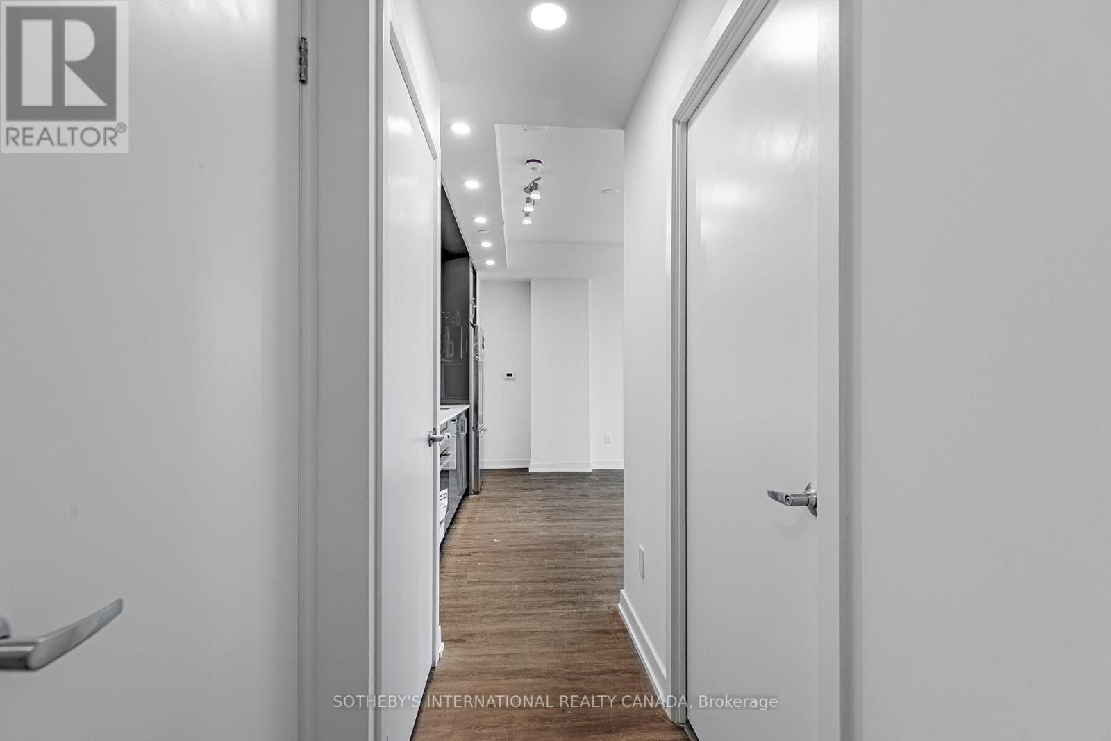 801 - 1 Cardiff Road, Toronto, Ontario  M4P 0G2 - Photo 4 - C12983160