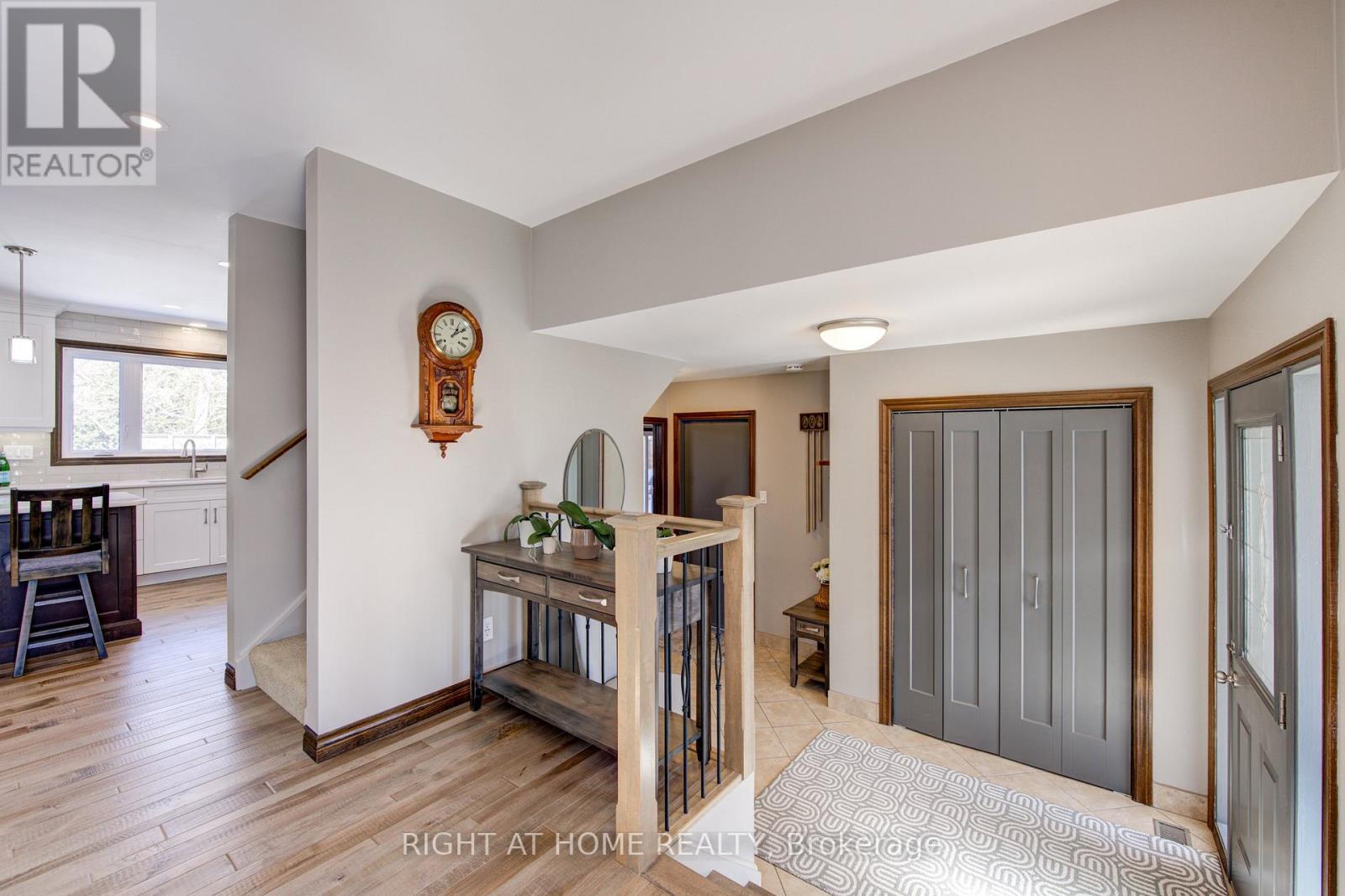 114 Cowan Crescent, London South, Ontario  N6C 2V7 - Photo 9 - X12843550