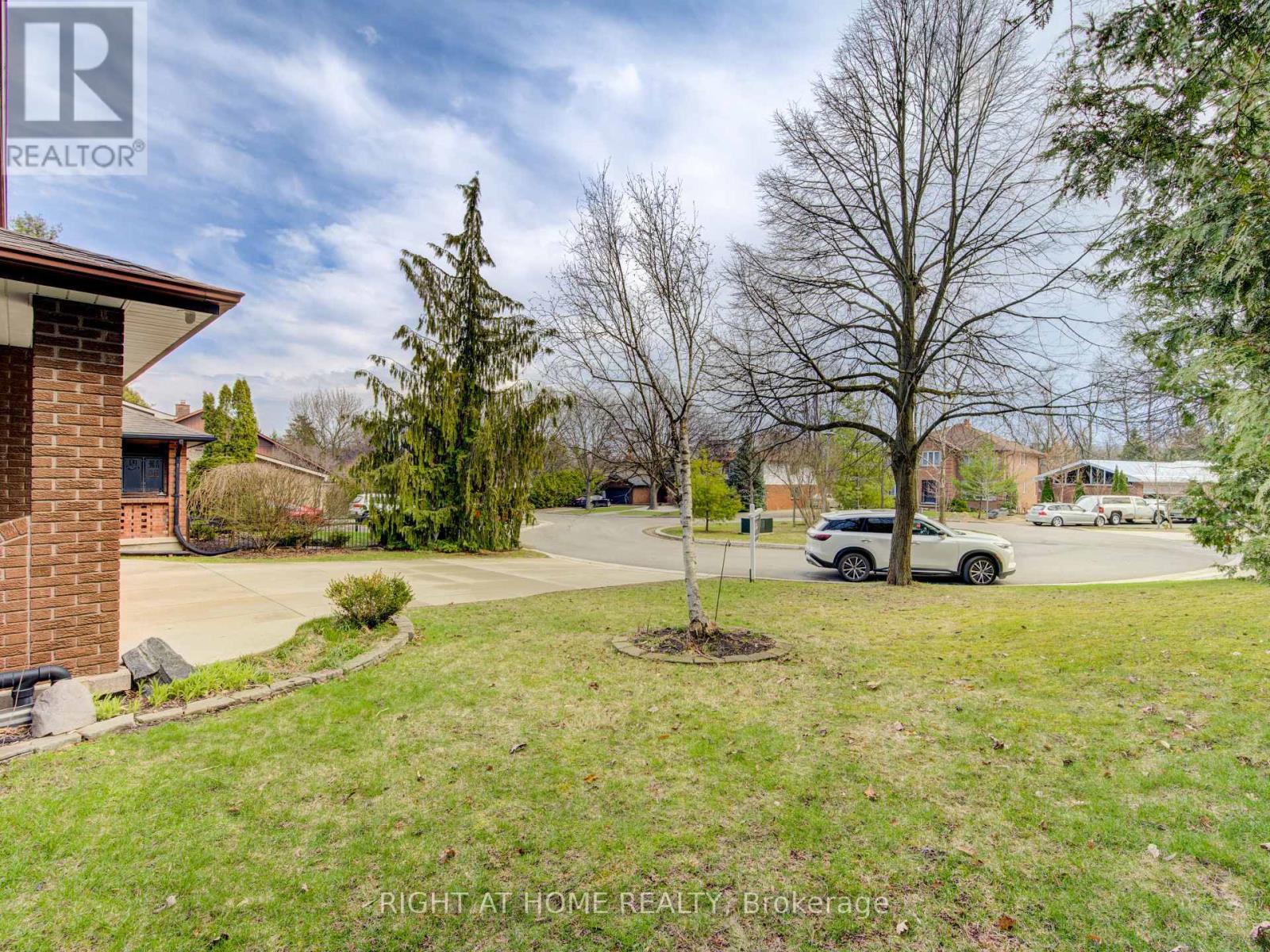 114 Cowan Crescent, London South, Ontario  N6C 2V7 - Photo 5 - X12843550