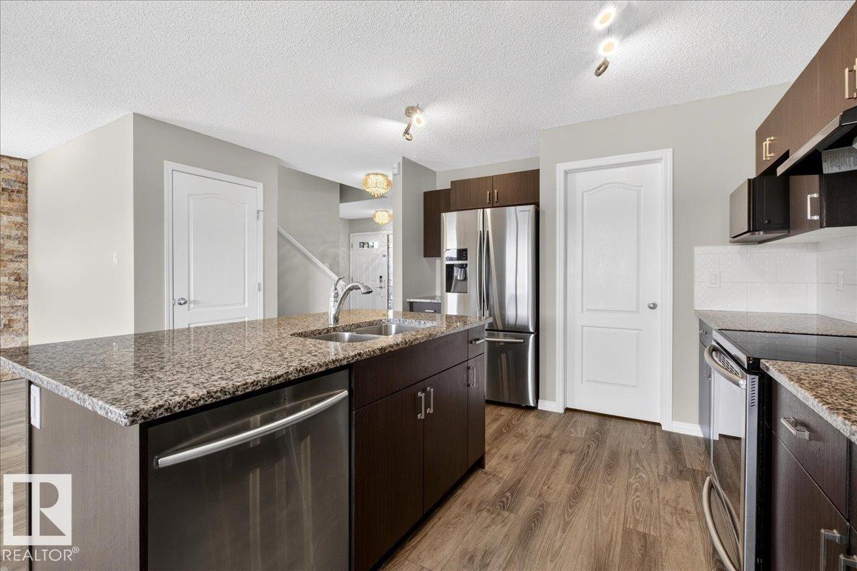 17023 38 St Nw Nw, Edmonton, Alberta  T5Y 3S1 - Photo 4 - E4481111