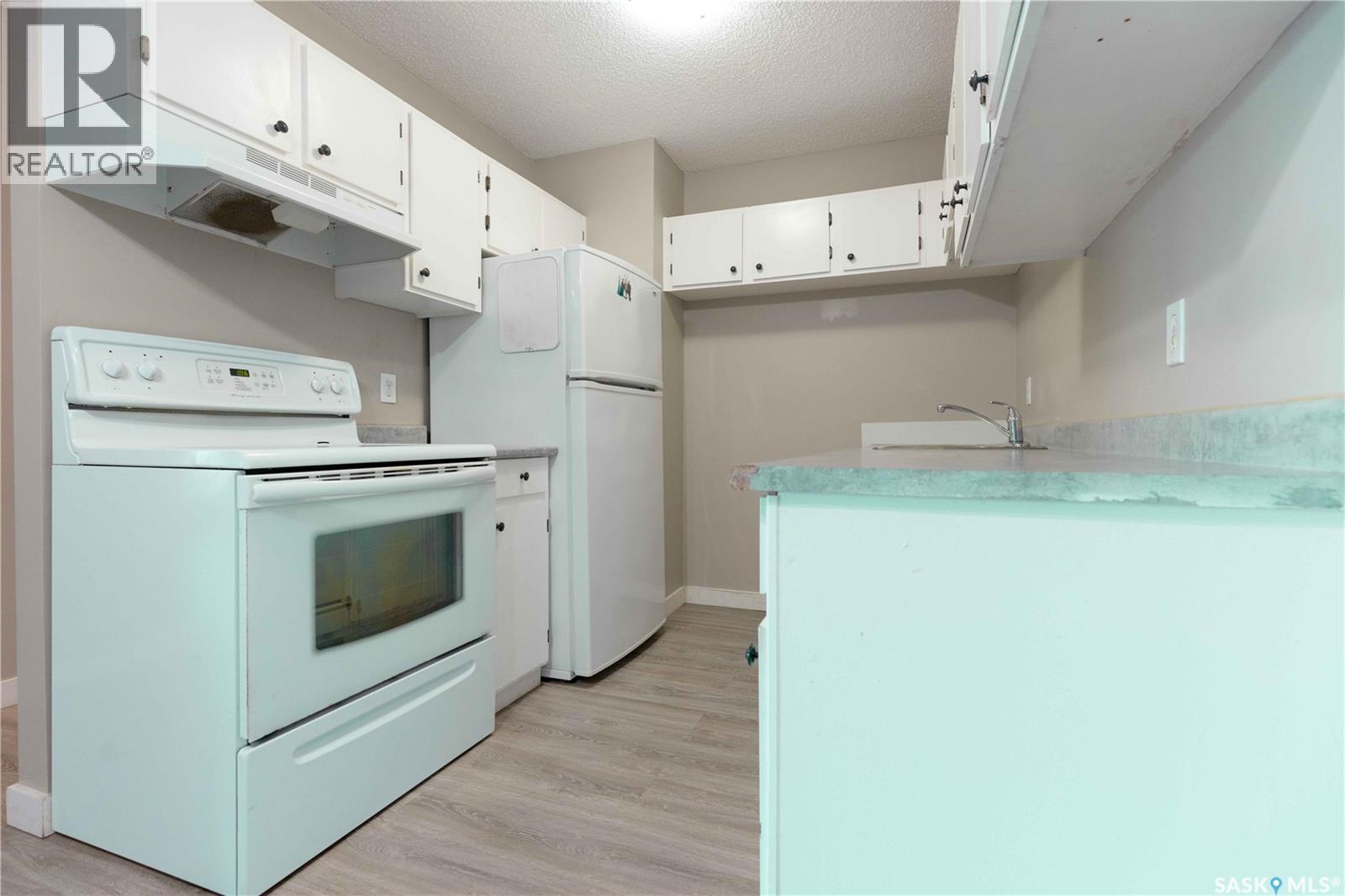 310 311 Tait Crescent, Saskatoon, Saskatchewan  S7H 5L6 - Photo 3 - SK032601