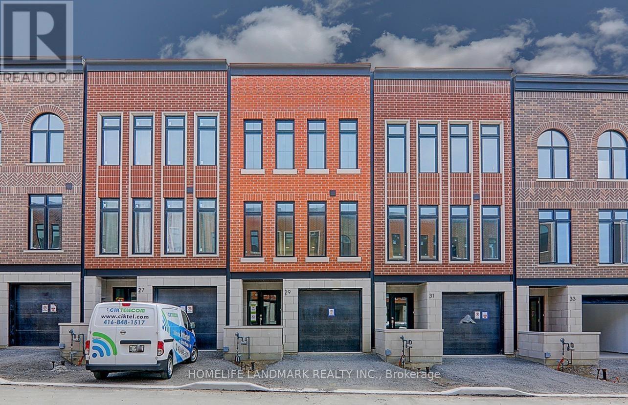 27 CHESTNUT COURT, Aurora, Ontario