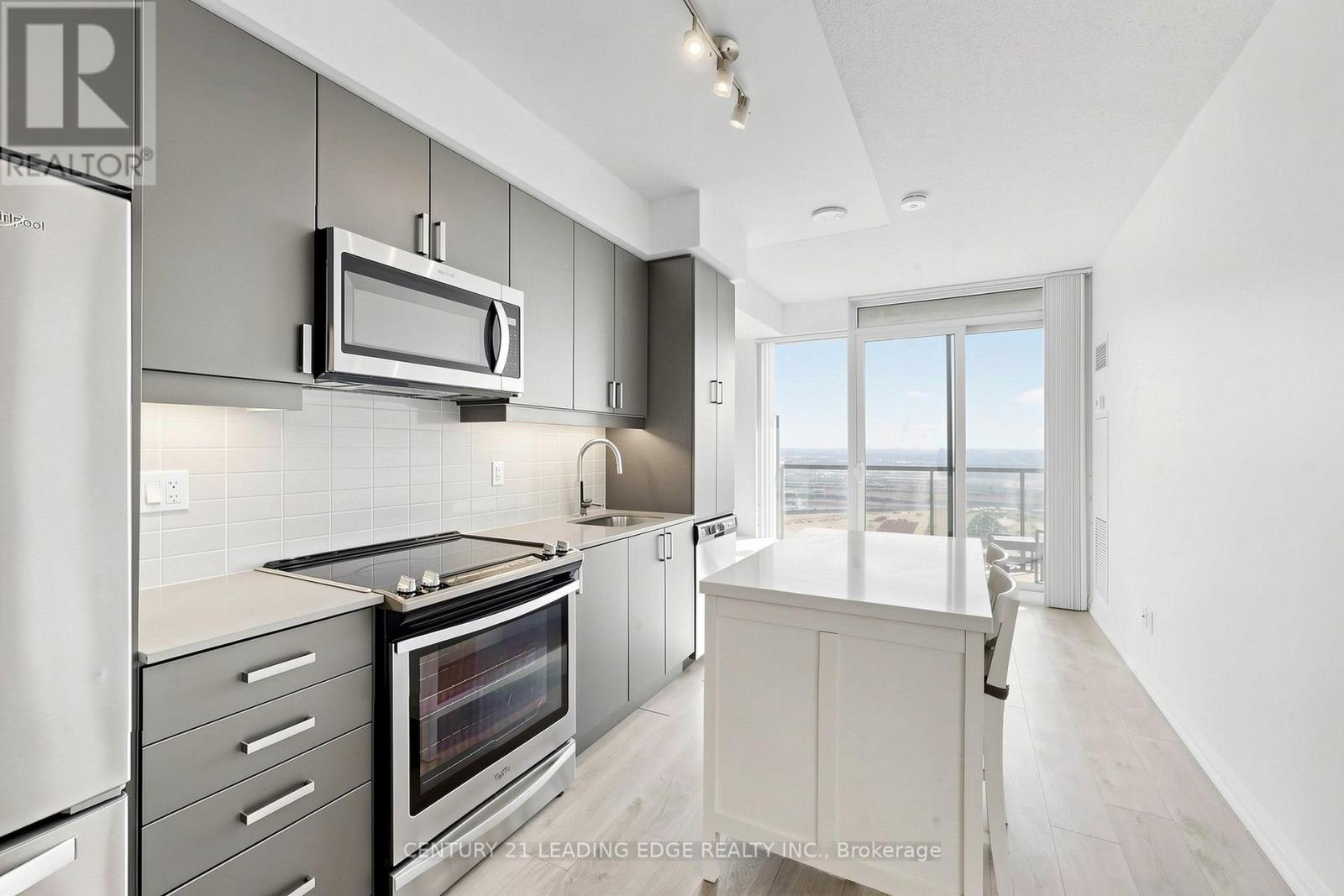 3618 - 7895 Jane Street, Vaughan, Ontario  L4K 0K2 - Photo 2 - N12983092