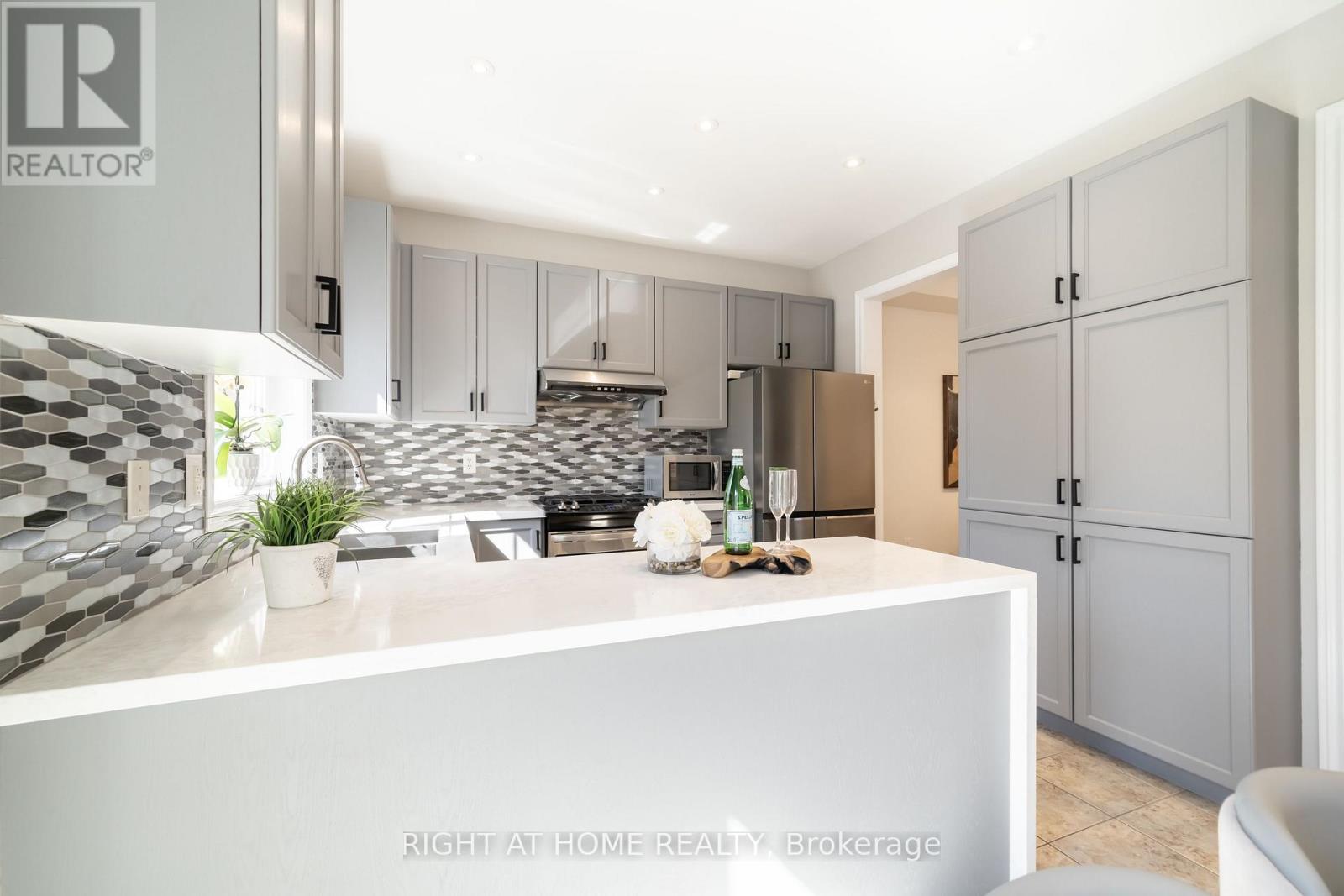 14 Lady Loretta Lane, Vaughan, Ontario  L6A 4G3 - Photo 16 - N12983158