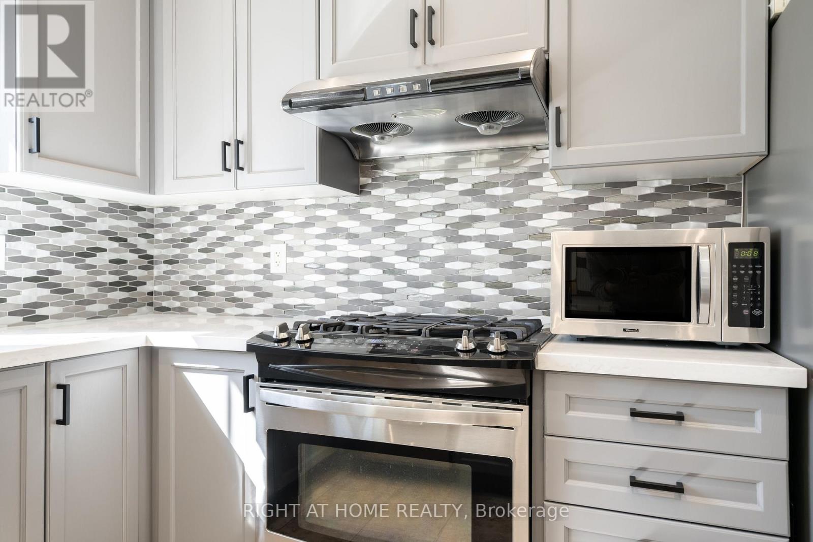 14 Lady Loretta Lane, Vaughan, Ontario  L6A 4G3 - Photo 17 - N12983158