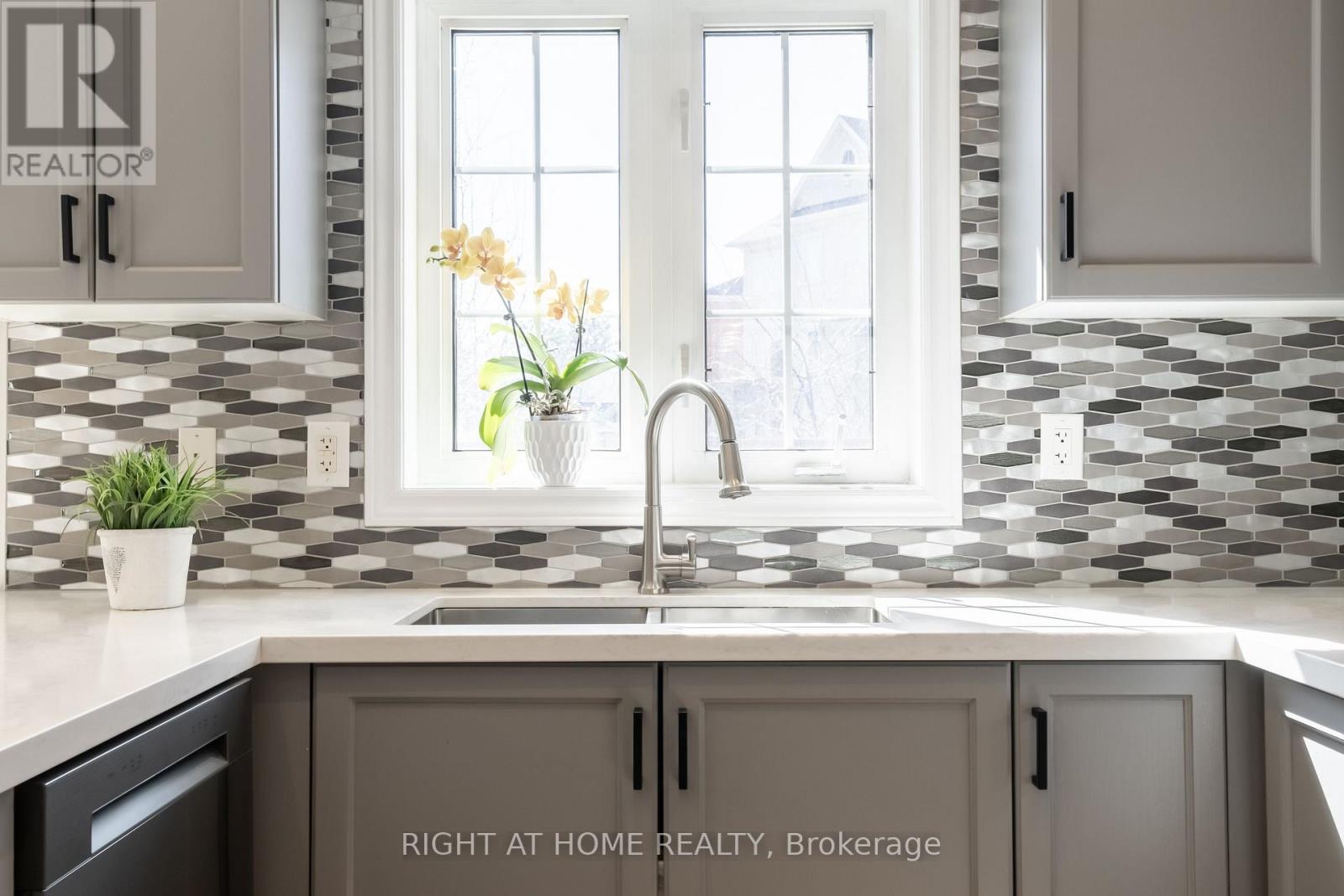 14 Lady Loretta Lane, Vaughan, Ontario  L6A 4G3 - Photo 19 - N12983158