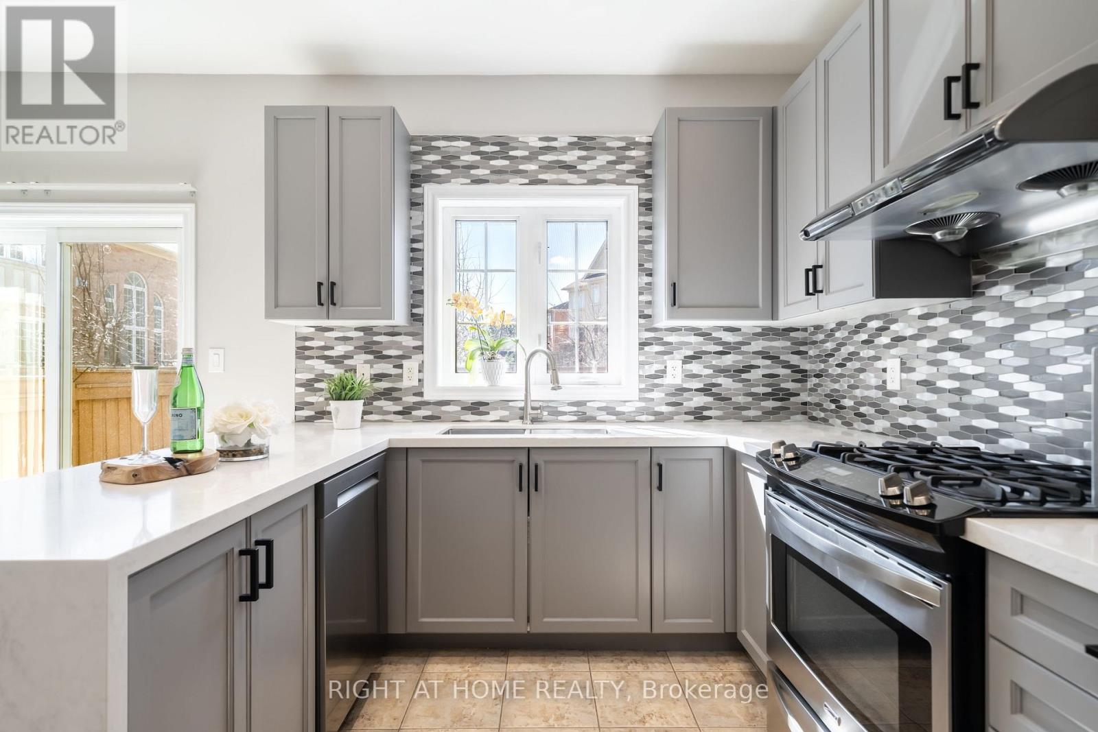 14 Lady Loretta Lane, Vaughan, Ontario  L6A 4G3 - Photo 22 - N12983158