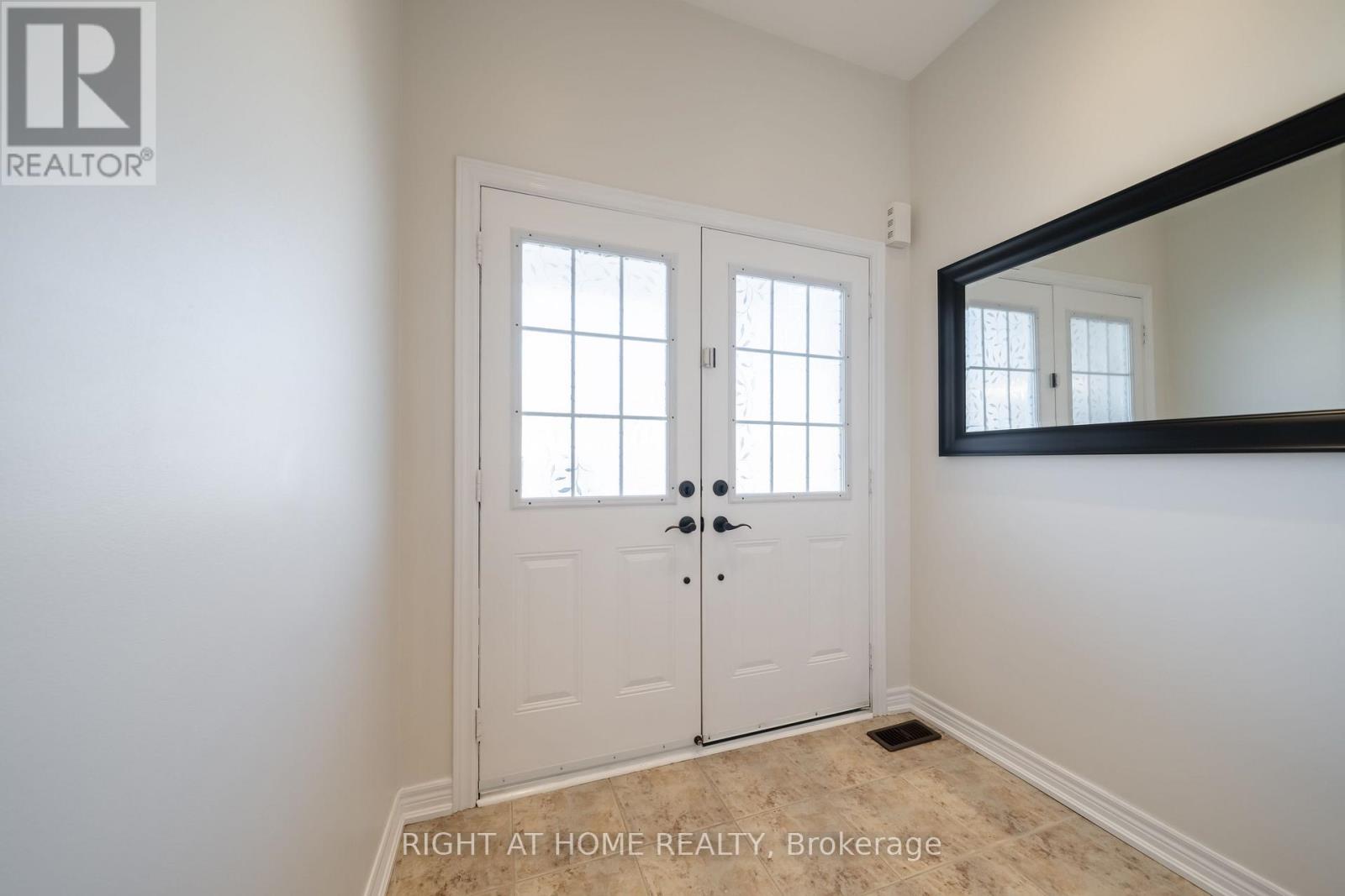 14 Lady Loretta Lane, Vaughan, Ontario  L6A 4G3 - Photo 3 - N12983158