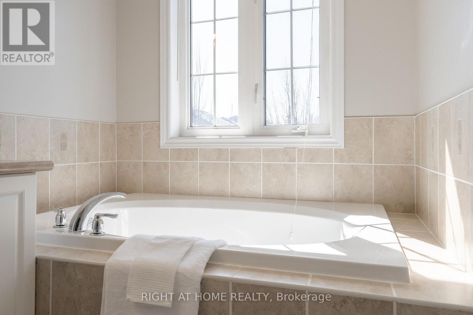 14 Lady Loretta Lane, Vaughan, Ontario  L6A 4G3 - Photo 30 - N12983158