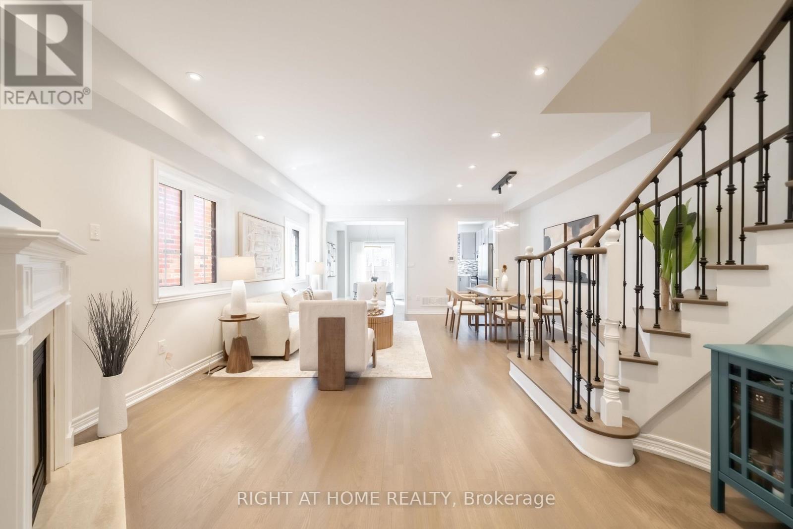 14 Lady Loretta Lane, Vaughan, Ontario  L6A 4G3 - Photo 4 - N12983158