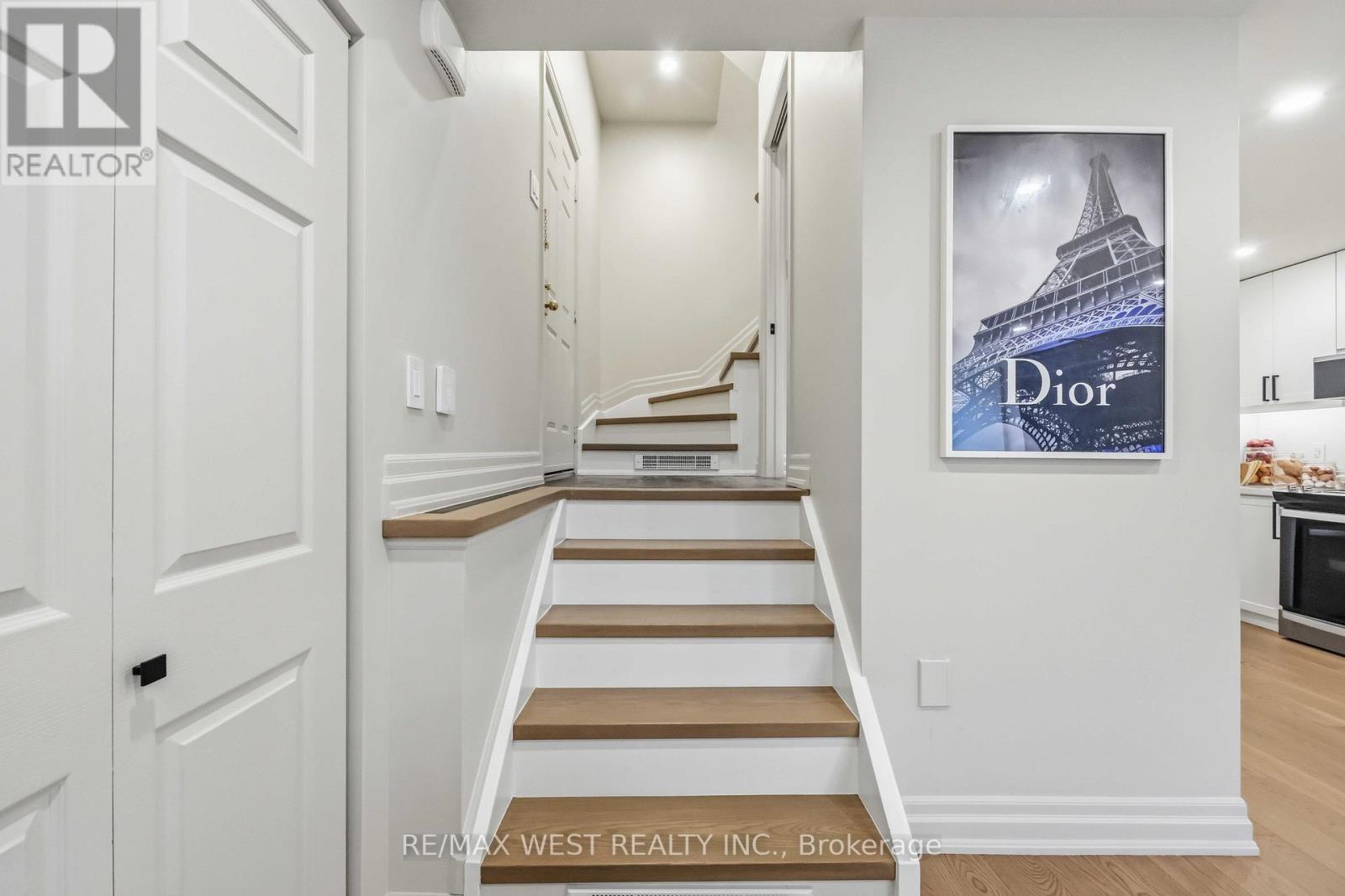 100 Arbors Lane, Vaughan, Ontario  L4L 7G4 - Photo 5 - N12983188