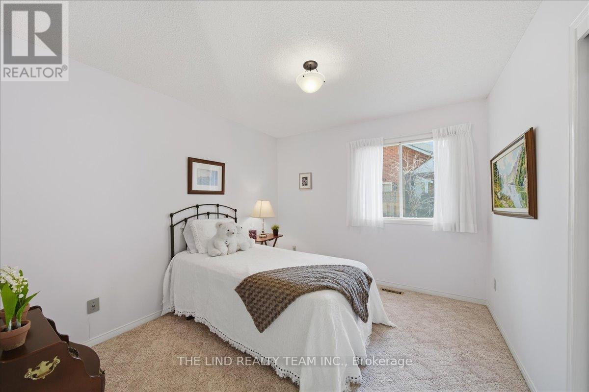 17 April Gardens, Aurora, Ontario  L4G 4R7 - Photo 20 - N12983200