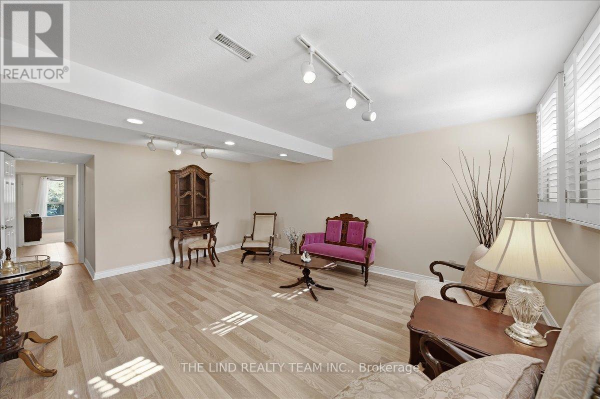 17 April Gardens, Aurora, Ontario  L4G 4R7 - Photo 35 - N12983200