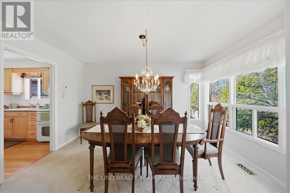 17 April Gardens, Aurora, Ontario  L4G 4R7 - Photo 9 - N12983200