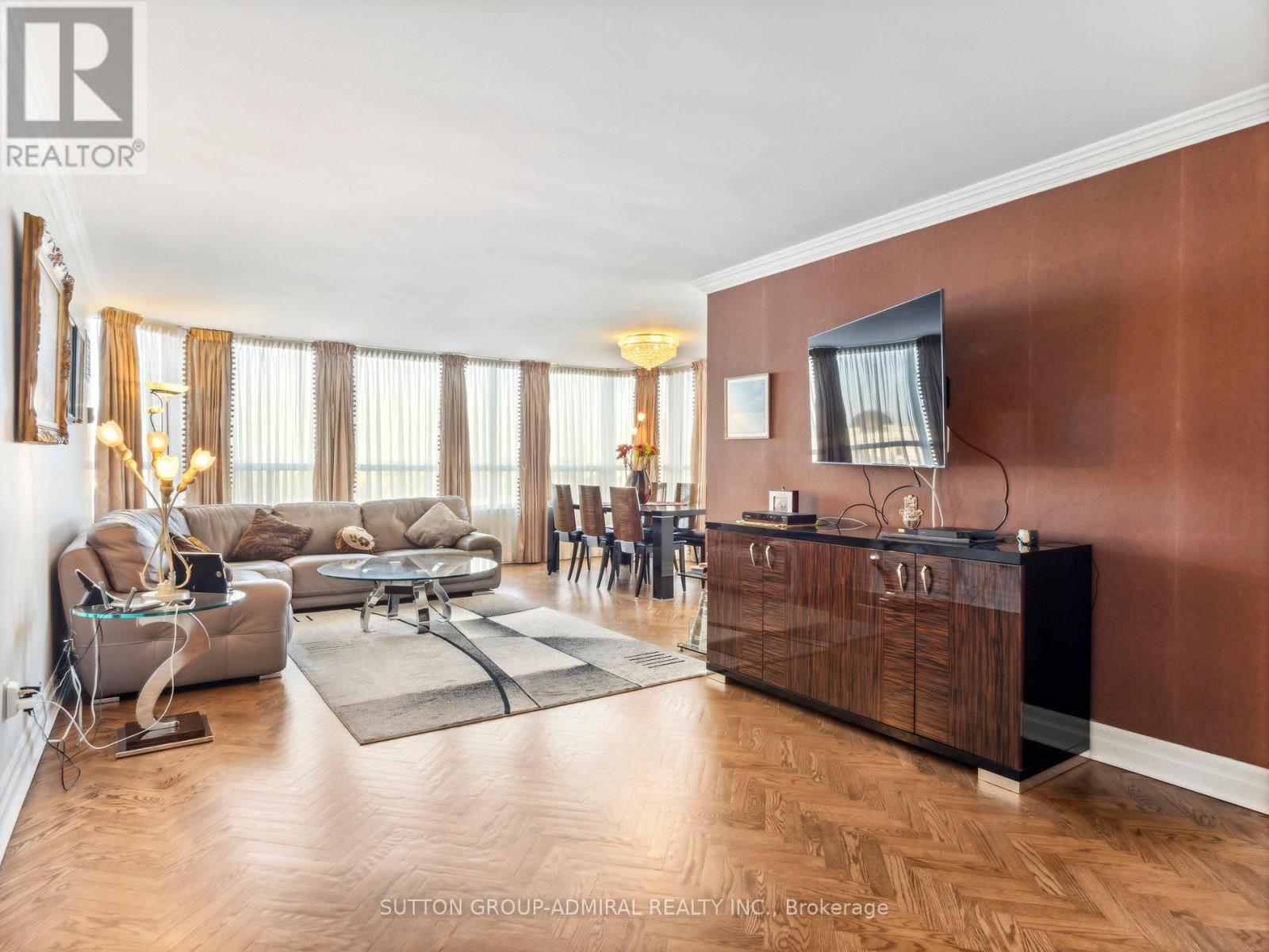 604 - 7 Townsgate Drive, Vaughan, Ontario  L4J 7Z9 - Photo 4 - N12983230