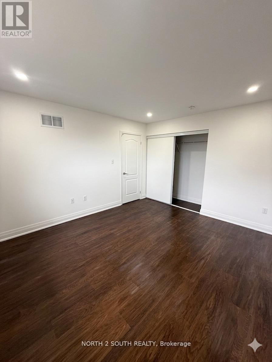 2271 Whitewood Crescent, Innisfil, Ontario  L9S 2B1 - Photo 5 - N12983258