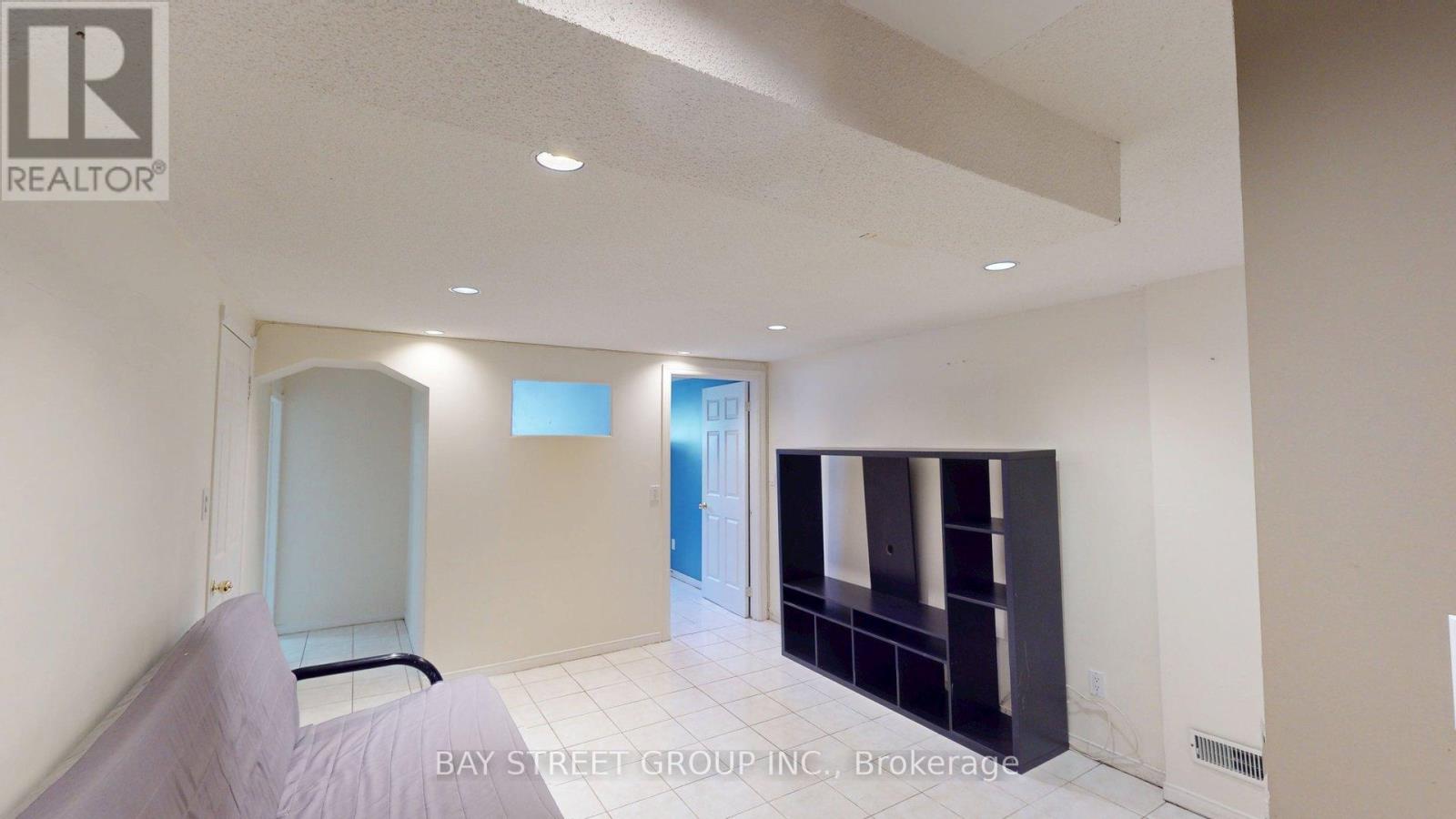 Basement - 36 Grandview Avenue, Markham, Ontario  L3T 1H2 - Photo 2 - N12983278
