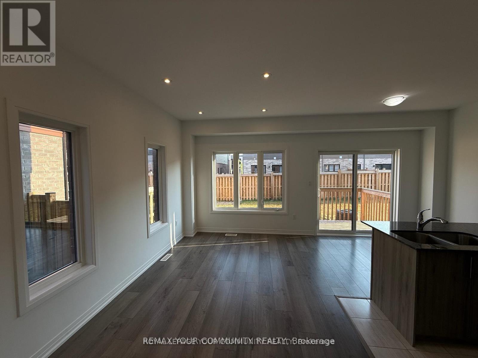 141 Turnberry Lane, Barrie, Ontario  L9J 0M4 - Photo 5 - S12983058