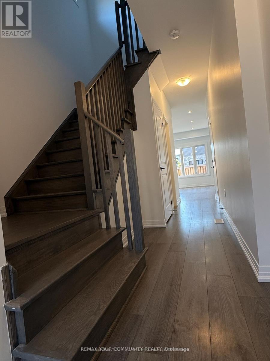 141 Turnberry Lane, Barrie (Painswick South), Ontario  L9J 0M4 - Photo 6 - S12983086