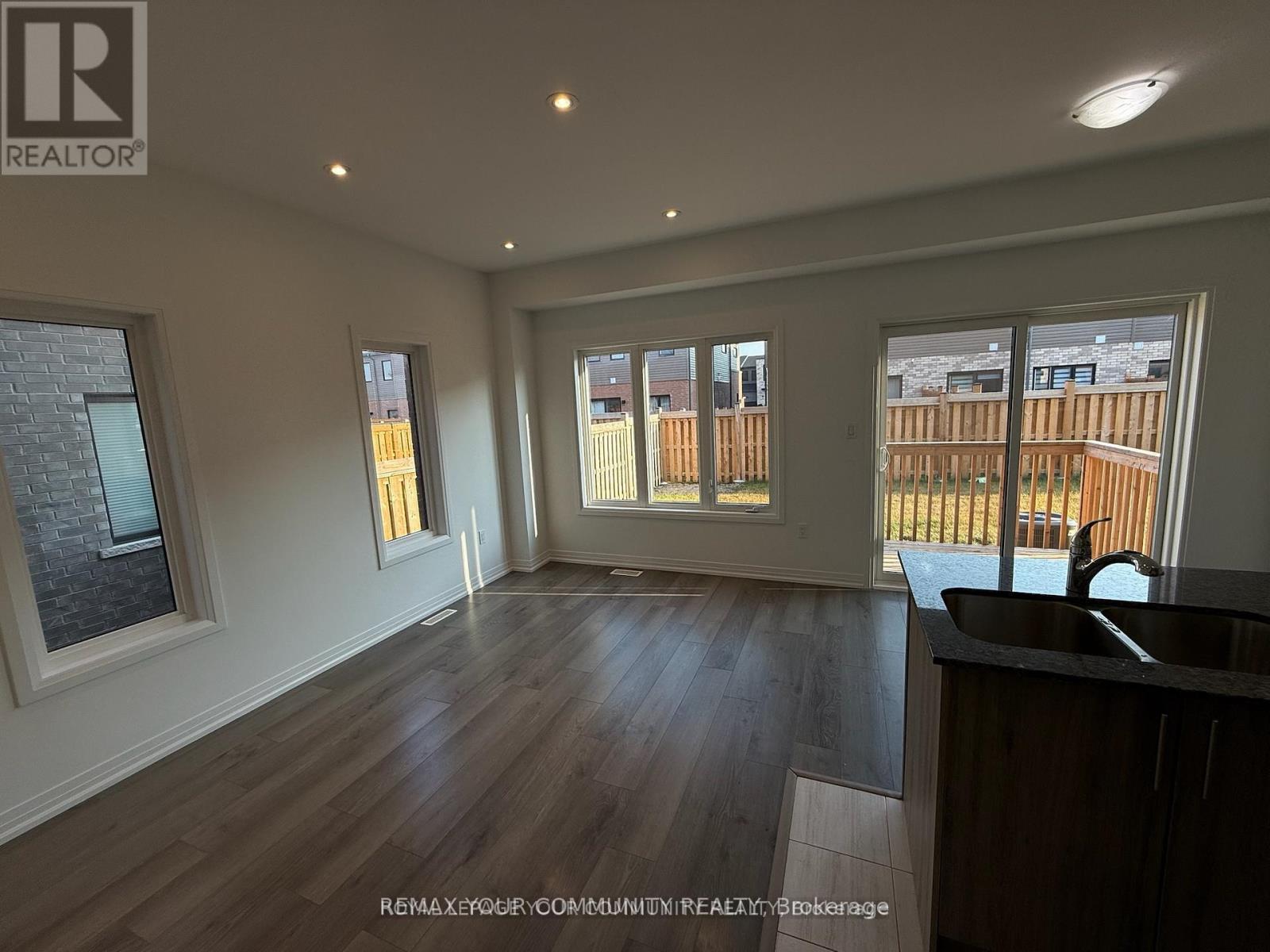 141 Turnberry Lane, Barrie (Painswick South), Ontario  L9J 0M4 - Photo 8 - S12983086