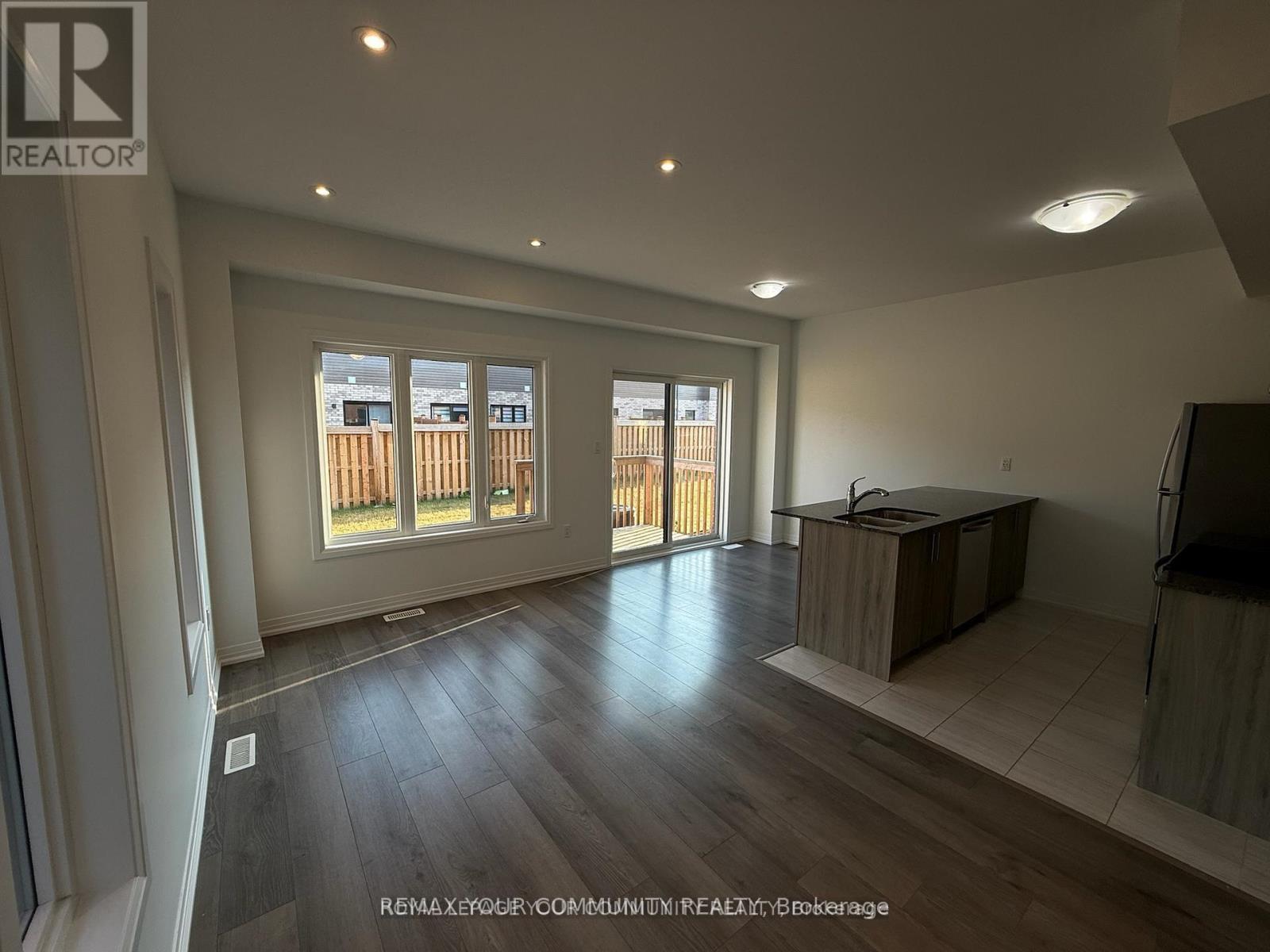 141 Turnberry Lane, Barrie (Painswick South), Ontario  L9J 0M4 - Photo 9 - S12983086