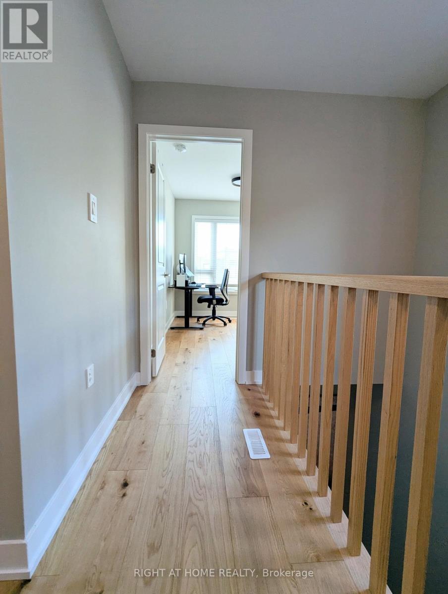 22 Westwood Avenue, Barrie, Ontario  L9J 0M6 - Photo 15 - S12983178