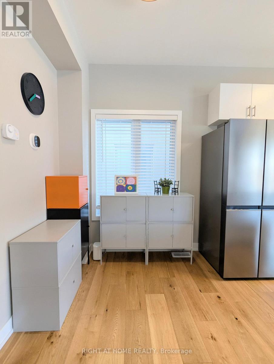 22 Westwood Avenue, Barrie, Ontario  L9J 0M6 - Photo 7 - S12983178